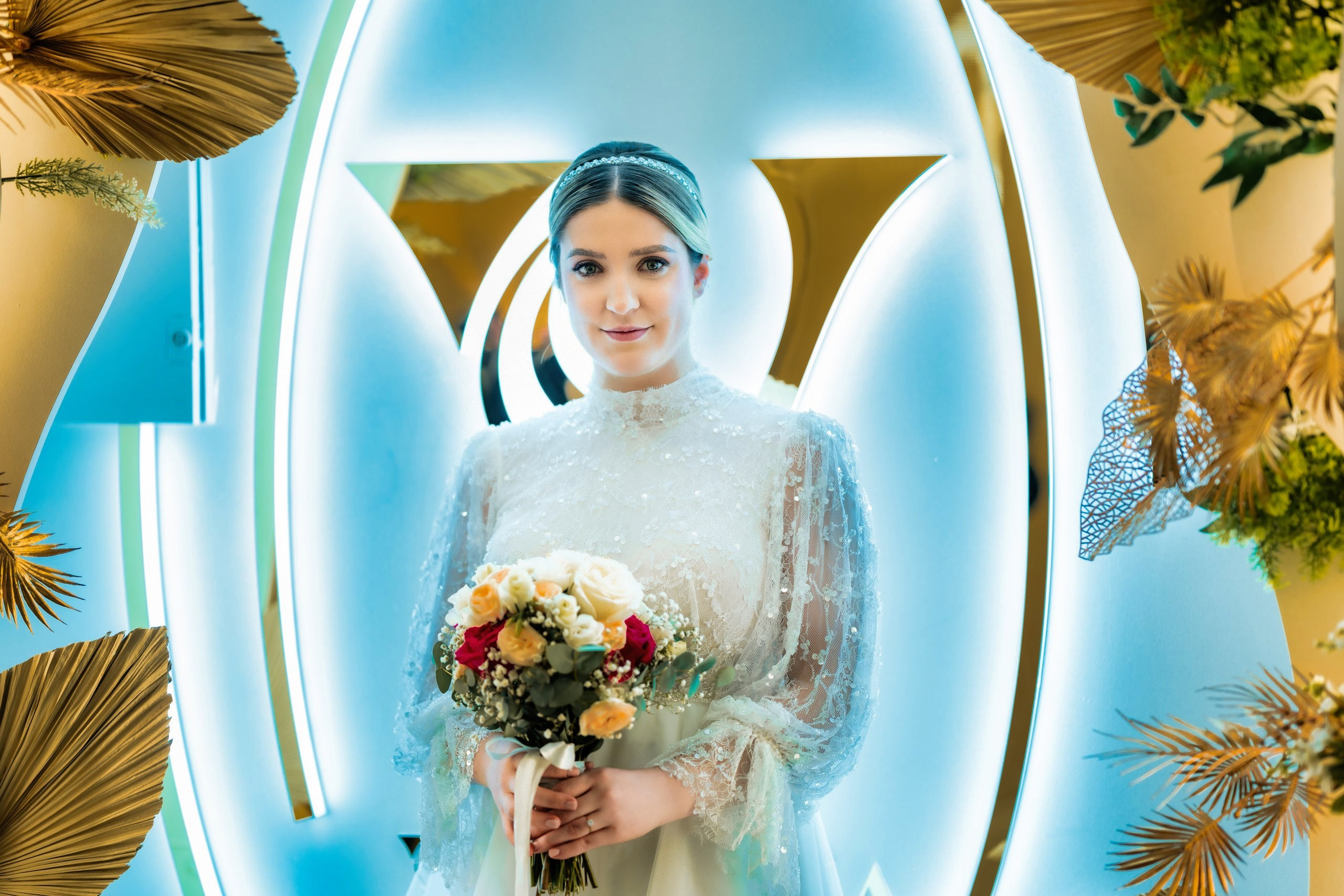 Fotograf nuntă Târgu Neamț – Samuel și Roxana, fotografie autentică realizată de AlinoFotoStudio 2. Fotograf nuntă Iași, Bacău, Suceava și Botoșani – Alin Chirilă surprinzând momente reale de nuntă 3. Fotografie de nuntă cu emoție și credință – AlinoFotoStudio, fotograf povestitor 4. Fotograf profesionist nuntă în Moldova – cadre naturale și pline de emoție 5. Alin Chirilă fotograf nuntă – poveste reală surprinsă prin fotografie 6. Fotograf nuntă cu stil documentar – momente autentice din ziua nunții Pregătiri mireasă acasă – fotografie naturală realizată de Alin Chirilă fotograf nuntă 8. Detalii din ziua nunții – fotograf nuntă Iași și Botoșani, AlinoFotoStudio 9. Emoții din dimineața nunții – fotograf profesionist Moldova 10. Cadre autentice din pregătiri – fotograf nuntă Suceava și Bacău Ceremonie religioasă nuntă – moment emoționant surprins de fotograf Alin Chirilă 12. Nuntă cu valori creștine – fotografie din biserică realizată cu discreție 13. Rugăciune și emoție în ziua nunții – fotograf nuntă Târgu Neamț 14. Legământ în fața lui Dumnezeu – fotografie de nuntă autentică 15. Fotograf nuntă biserică – momente sincere și pline de semnificație Petrecere de nuntă – cadre naturale realizate de AlinoFotoStudio 17. Bucurie și dans la nuntă – fotograf nuntă Iași și împrejurimi 18. Momente autentice de la restaurant – fotograf nuntă Bacău Suceava 19. Atmosferă de nuntă surprinsă discret – Alin Chirilă fotograf -AlinoFotoStudio – fotograf nuntă cu abordare naturală și emoțională 21. Alin Chirilă fotograf – povestitor prin fotografie de nuntă 22. Fotograf nuntă în Moldova – stil documentar și autentic 23. Fotografie de nuntă sinceră și elegantă – AlinoFotoStudio- Fotograf nuntă Iași Bacău Suceava Botoșani – Alin Chirilă AlinoFotoStudio 26. Fotograf nuntă Târgu Neamț și Moldova – fotografie profesională de eveniment 27. Fotograf nuntă cu valori creștine și stil documentar – AlinoFotoStudio - Alin Chirilă – AlinoFotoStudio Fotograf nuntă Iași • Bacău • Suceava • Botoșani - Samuel & Roxana, Târgu Neamț -Momente reale, trăite sincer și păstrate pentru totdeauna.