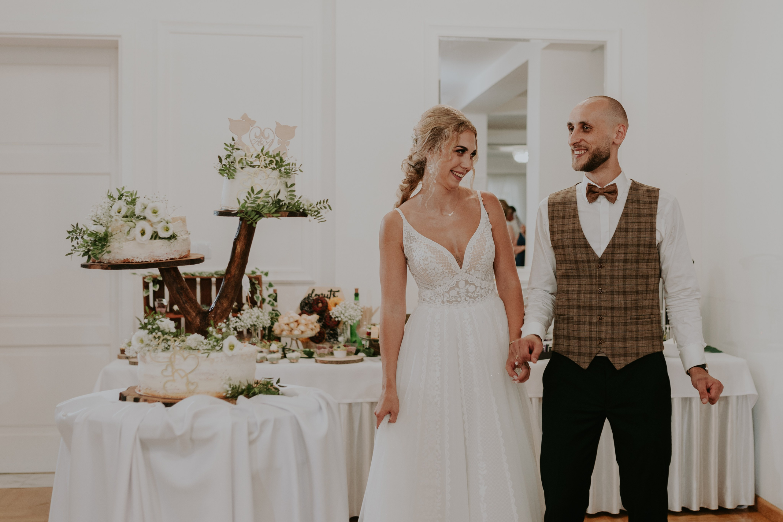 Dwór Wierzbno: plenerowy ślub pod wierzbą. Karkowskafoto - fotografia miłości