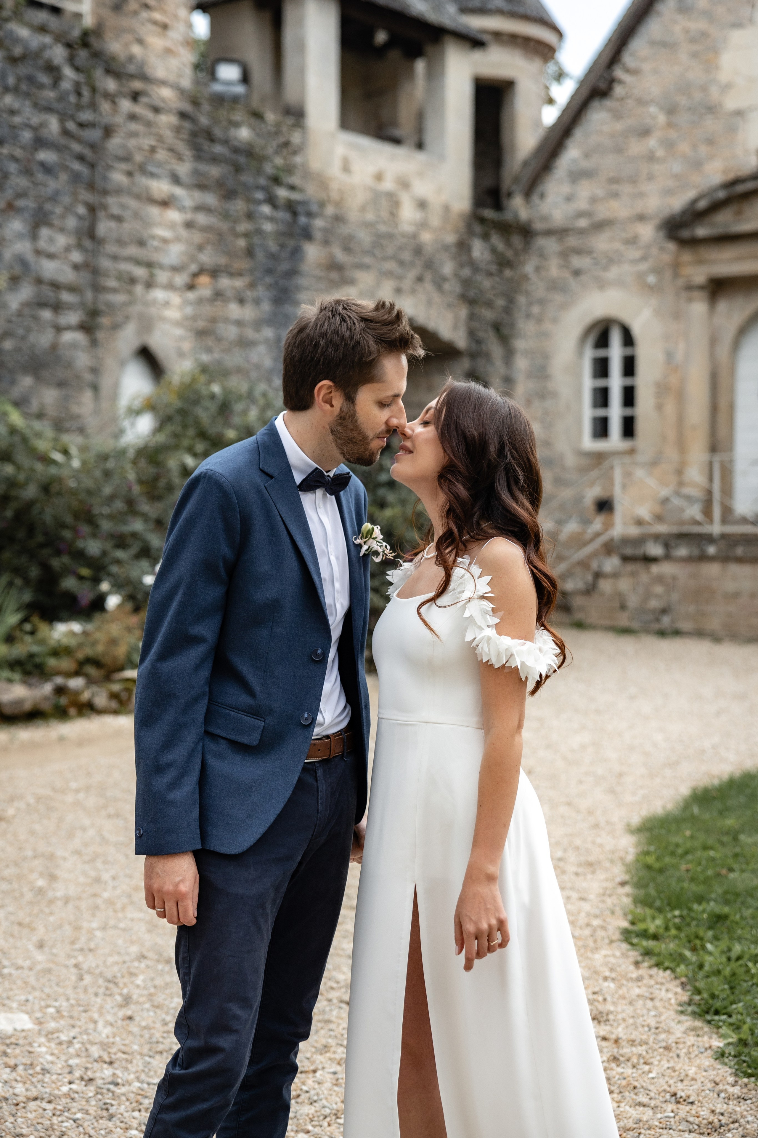 French Chateau Wedding. Elopement at Château de Cénevières. Eugénie Smirnova — your photographer in Toulouse and southwest France