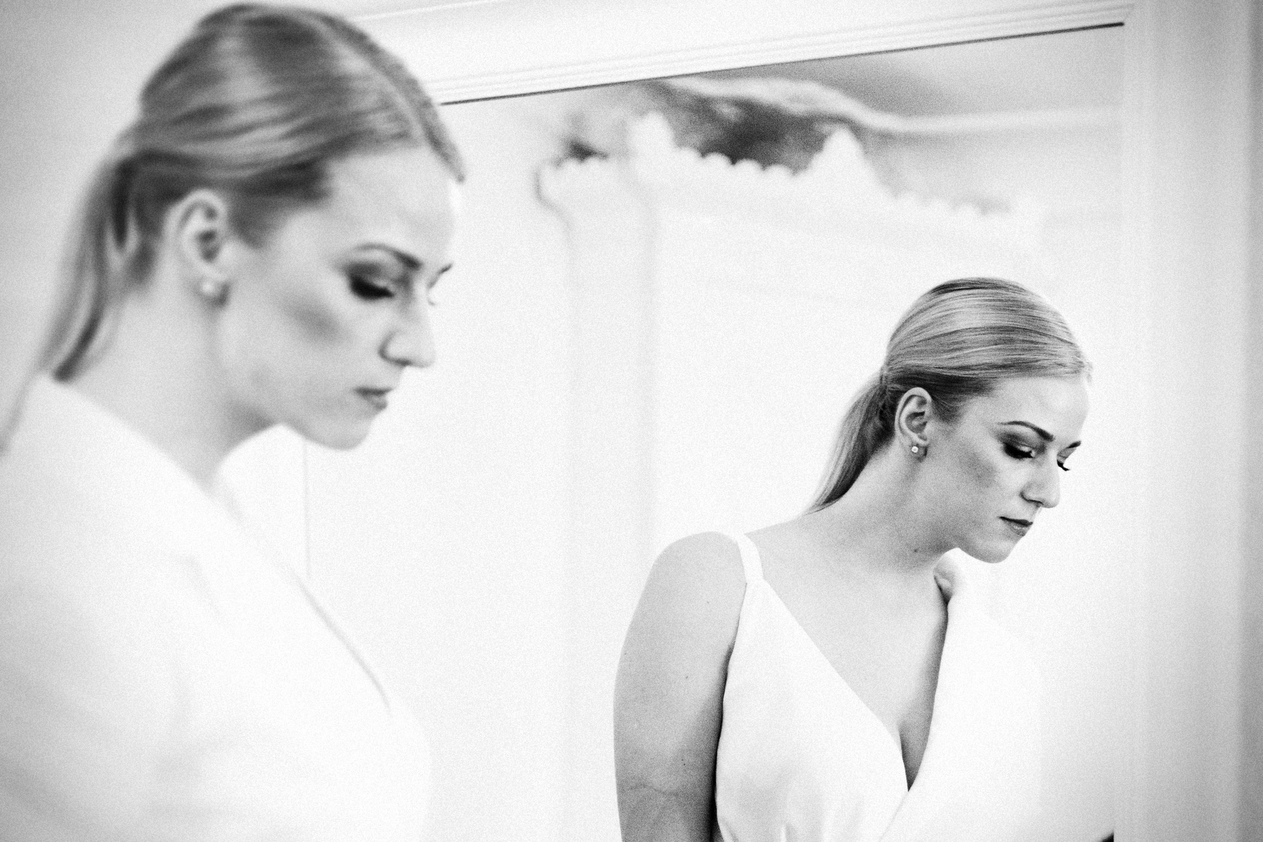 Vestuvių fotosesija, pasiruošimas, Vestuvių pasiruošimo fotografavimas. Vestuvių fotografas Vilnius Trakai kaina vestuvių fotografavimas fotografė personal.lt photogrpahy kainos jaunoji jaunikis nuotaka santuoka vestuvės, profesionali natūrali meninė reportažinė klasikinė fotosesija