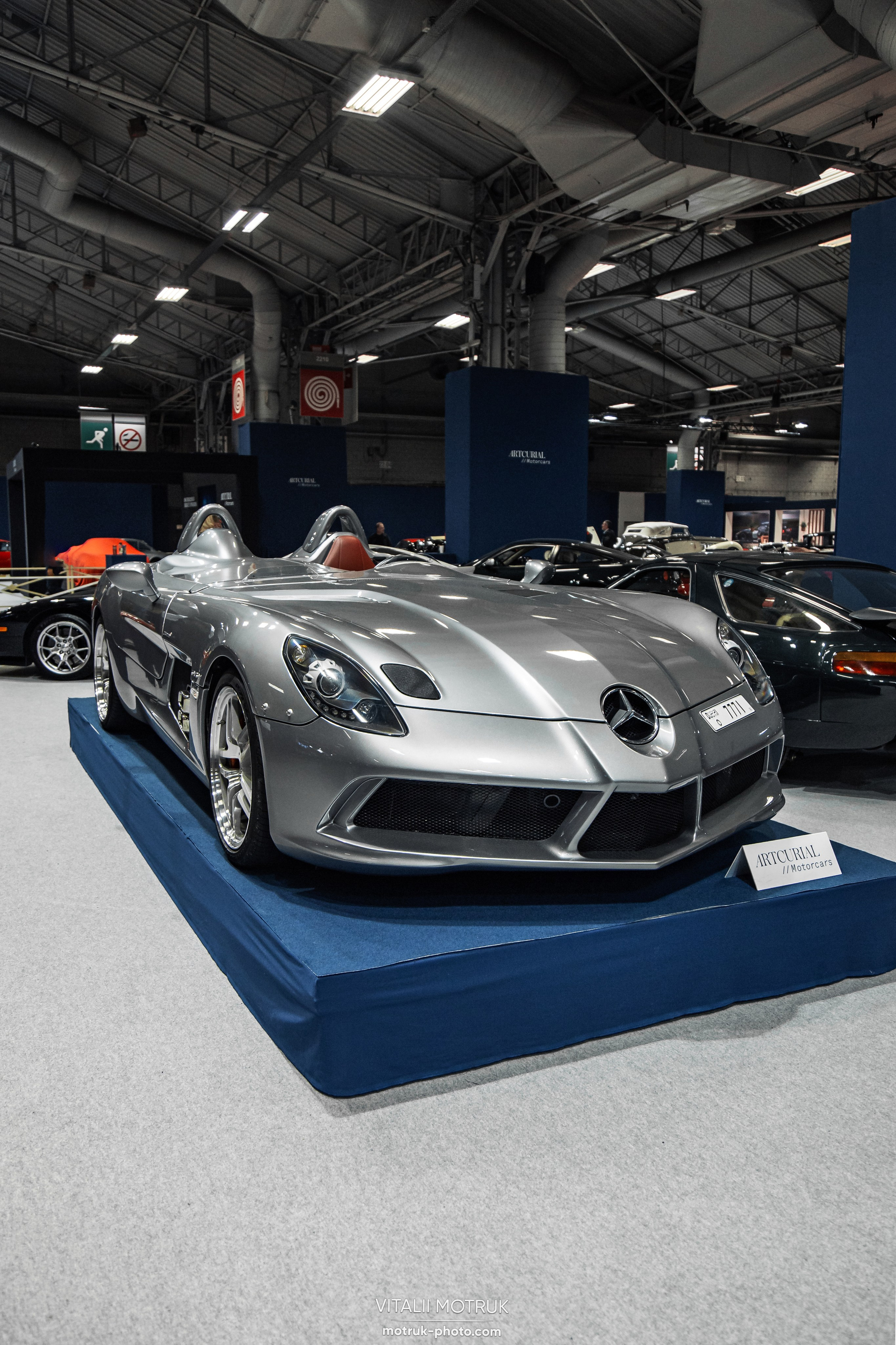 Retromobile 2023. Photographe de voitures à Paris — Vitalii Motruk