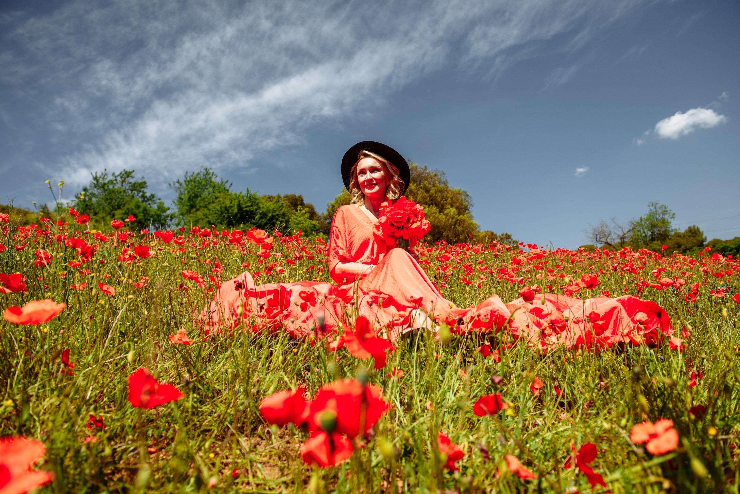 Olga Campos flores rojos. Фотограф Екатерина Гасанова — фотосессии в Барселоне