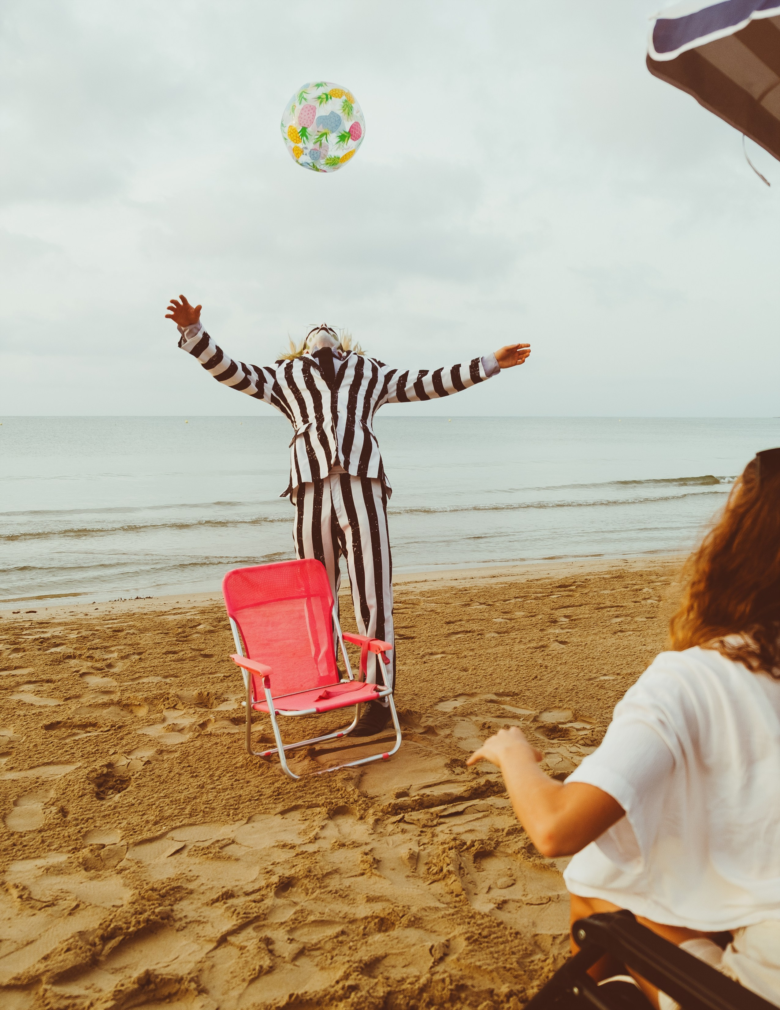 Beetlejuice на море: Экспериментальная фотосессия с цирковыми артистами — Фотограф Андрей Луковников