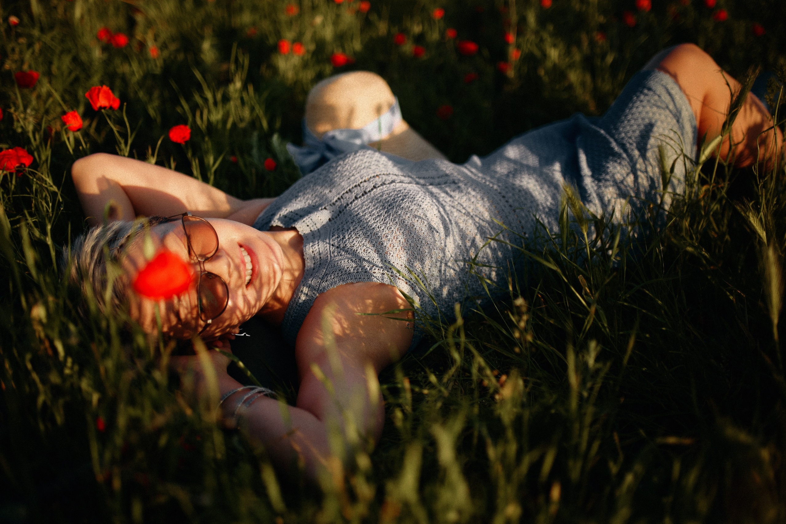 Юлька в маках. Валерия Вартанова. Фотограф