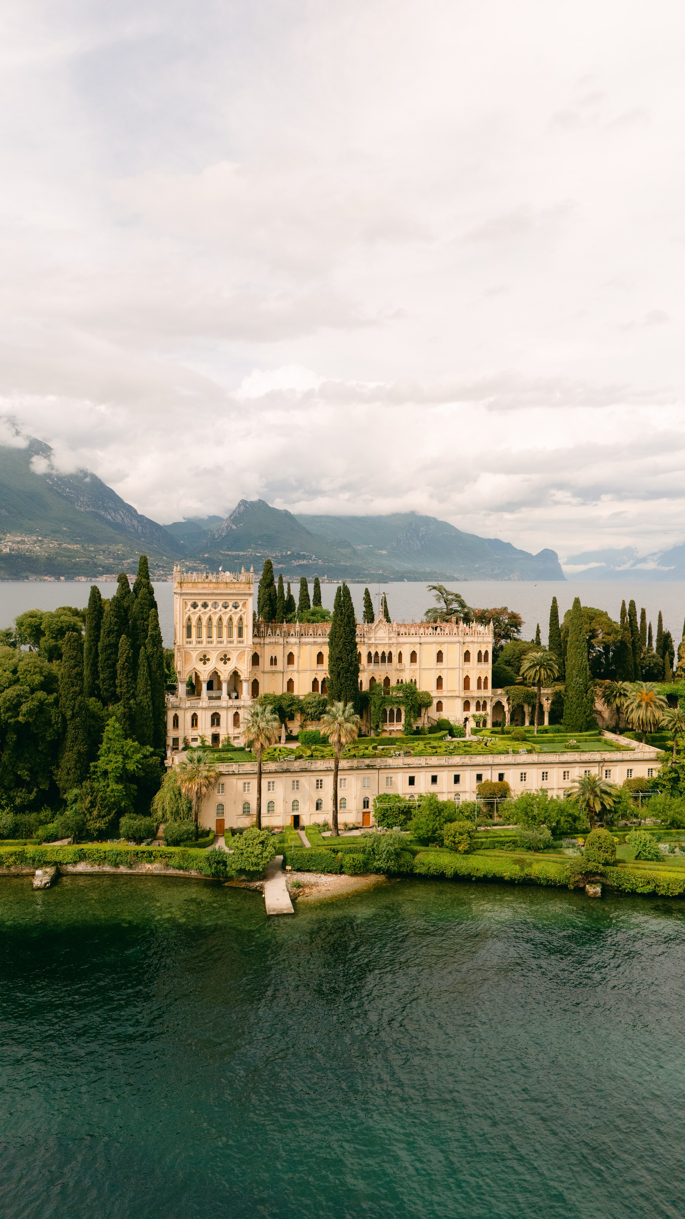 Ibtxhis and Keng elopement In italy — Isola del Garda