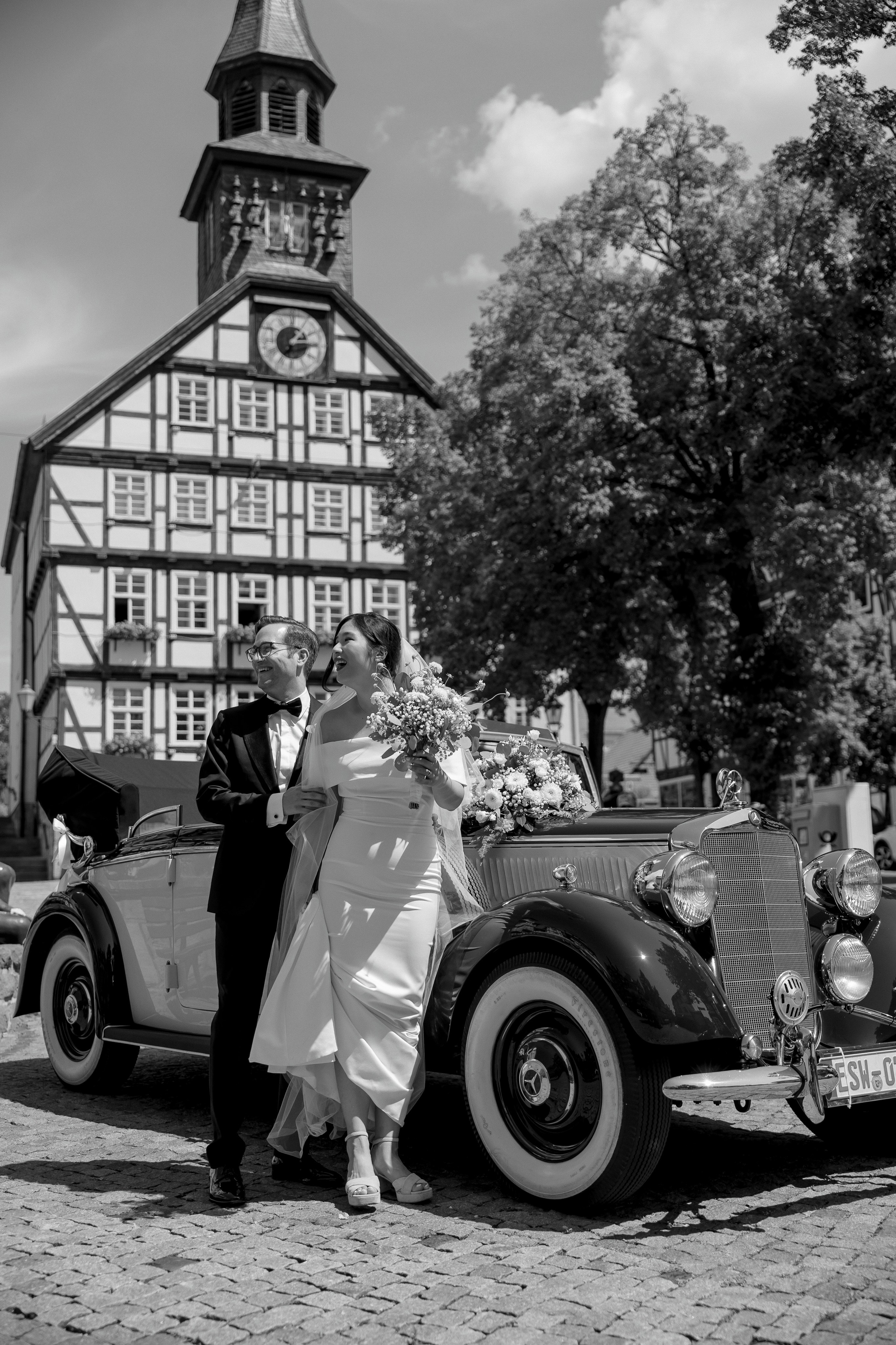 Joann & Hanning’s Timeless Wedding at Schloss Bürresheim | Destination Wedding Photographer. Raw Studio: Capturing Elegant weddings accross Europe