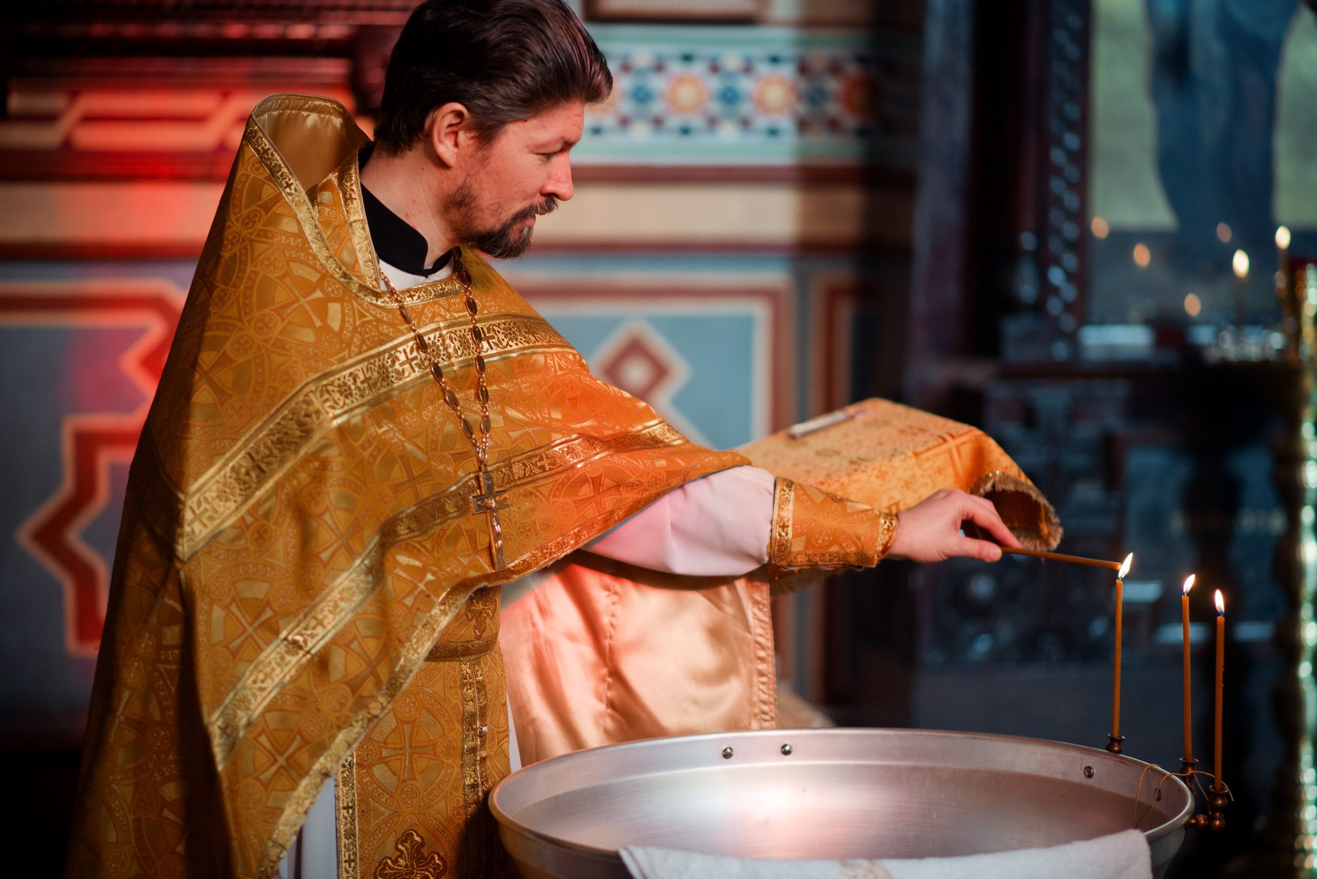 Krikštynos, krikštas, krikštynų fotosesija, ceremonija, bažnyčia krikštynų pasiruošimo fotografavimas. Krikštynų fotografas Vilnius Trakai kaina krikštynų fotografavimas fotografė personal.lt photogrpahy kainos šeima, vaikai profesionali natūrali meninė reportažinė klasikinė fotosesija, krikštynų fotosesija gamtoje