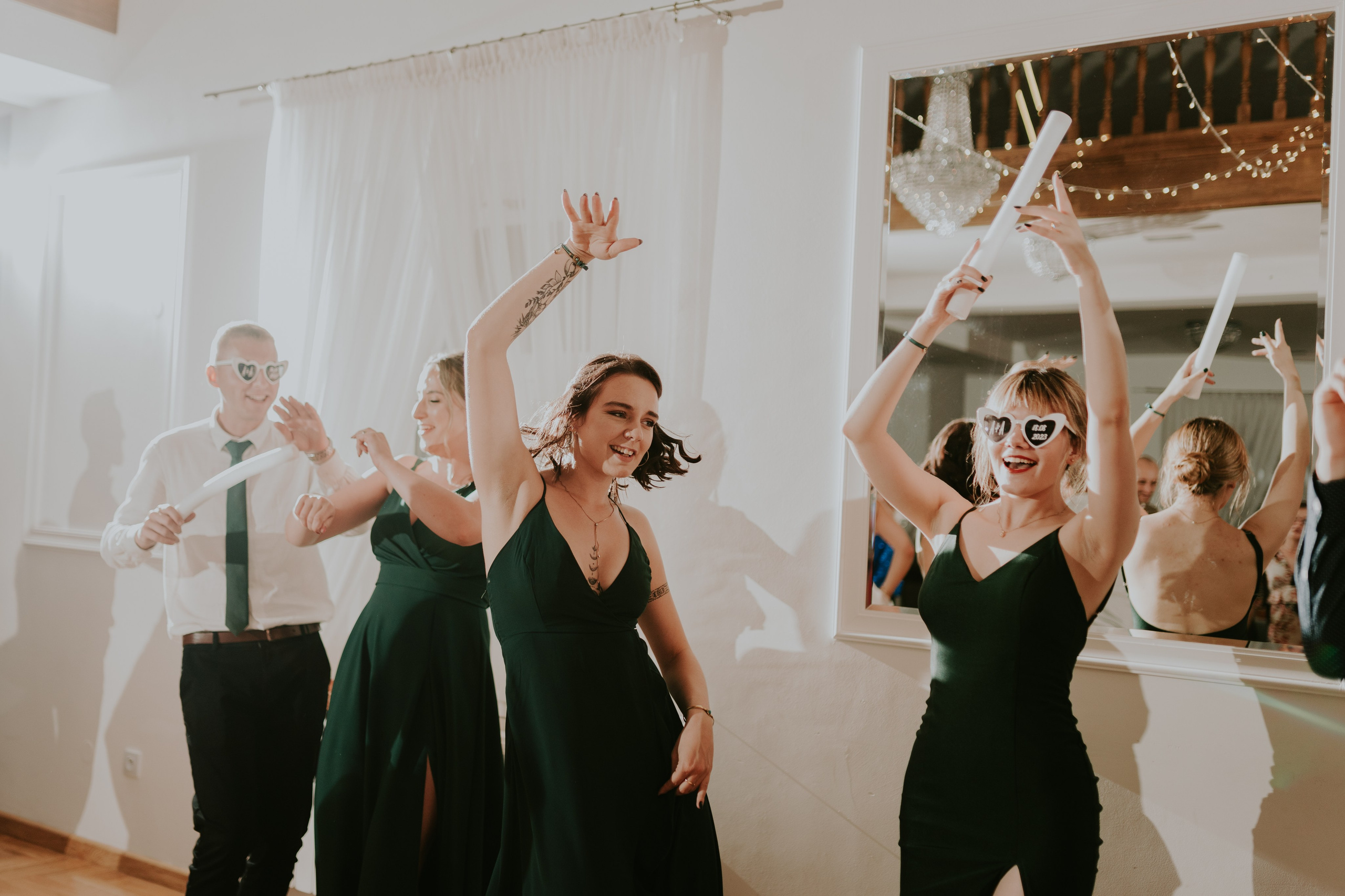 Dwór Wierzbno: plenerowy ślub pod wierzbą. Karkowskafoto - fotografia miłości