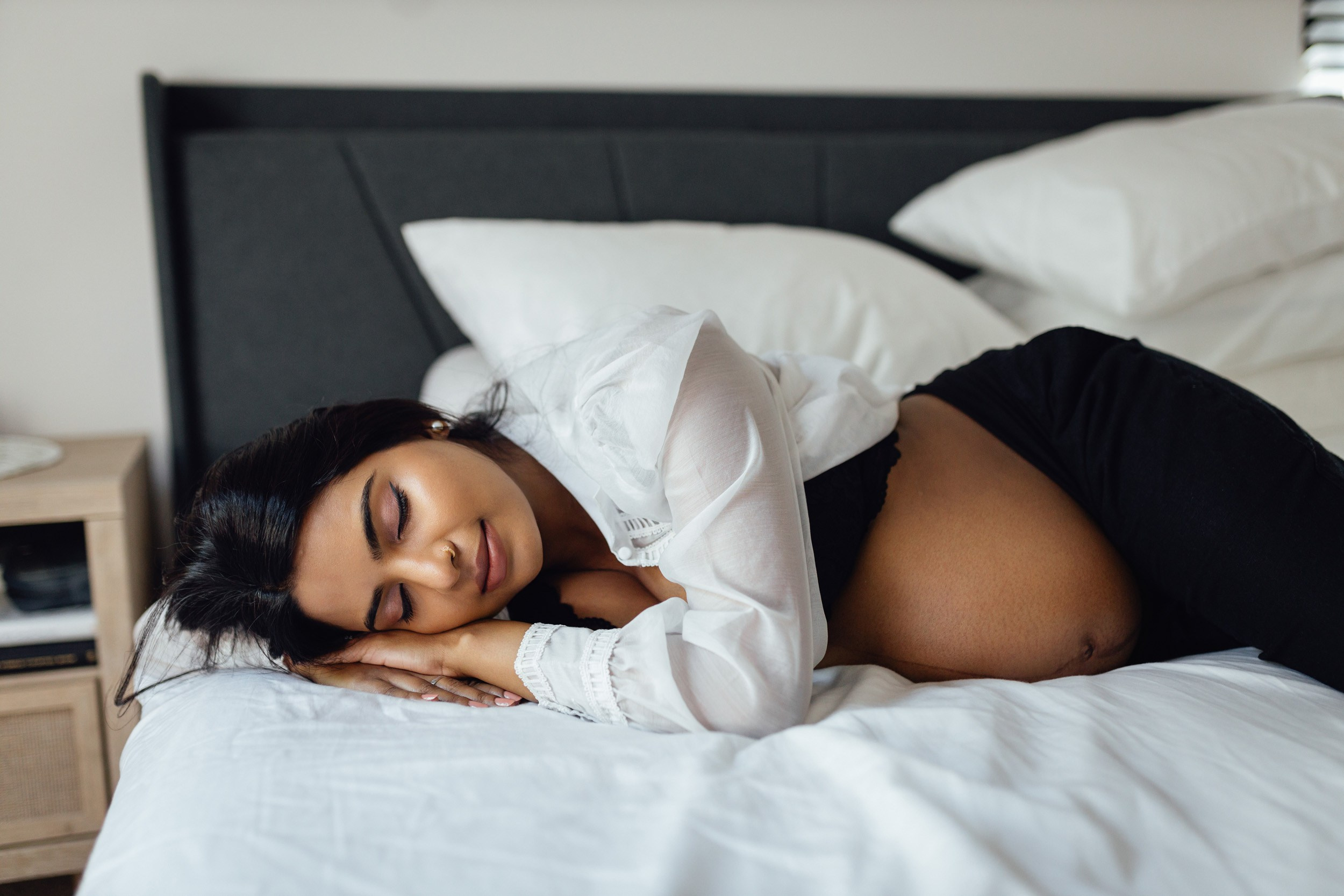 Cozy Home Maternity Session Bay Area. Maternity, newborn photographer in the Bay Area|Iryna Rakivnenko