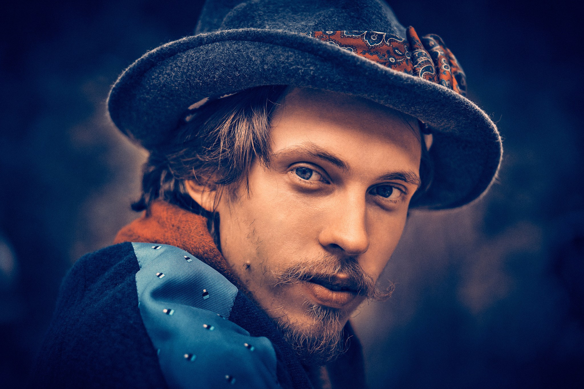 Portrety Ludzi, zrobione na Festiwalach Świadomościowych i Muzycznych: Dharma, ZIELONE KRĘGI, Wibracje, FRUŃ, Organic, Turkusowa Wyspa. Andriej Szypilow - Fotografia & Wideografia