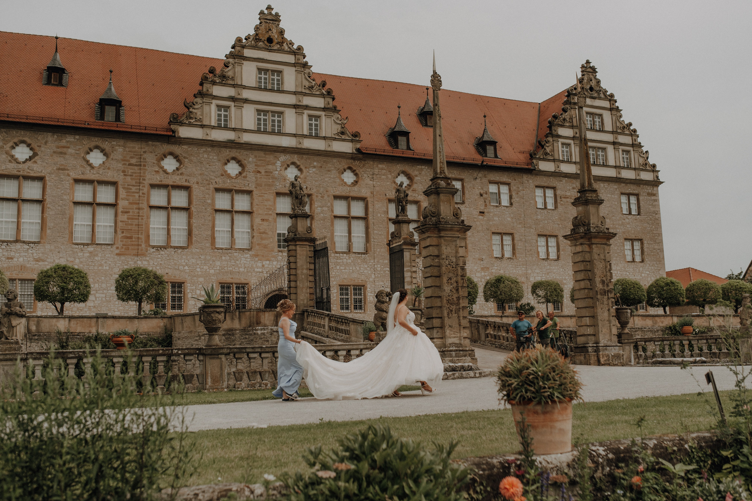 Romantische Hochzeit in Schloss Weikersheim | Julia & Dominik. Anna Saribekyan – Beste Hochzeitsfotografin in Würzburg, Top 10 in Deutschland