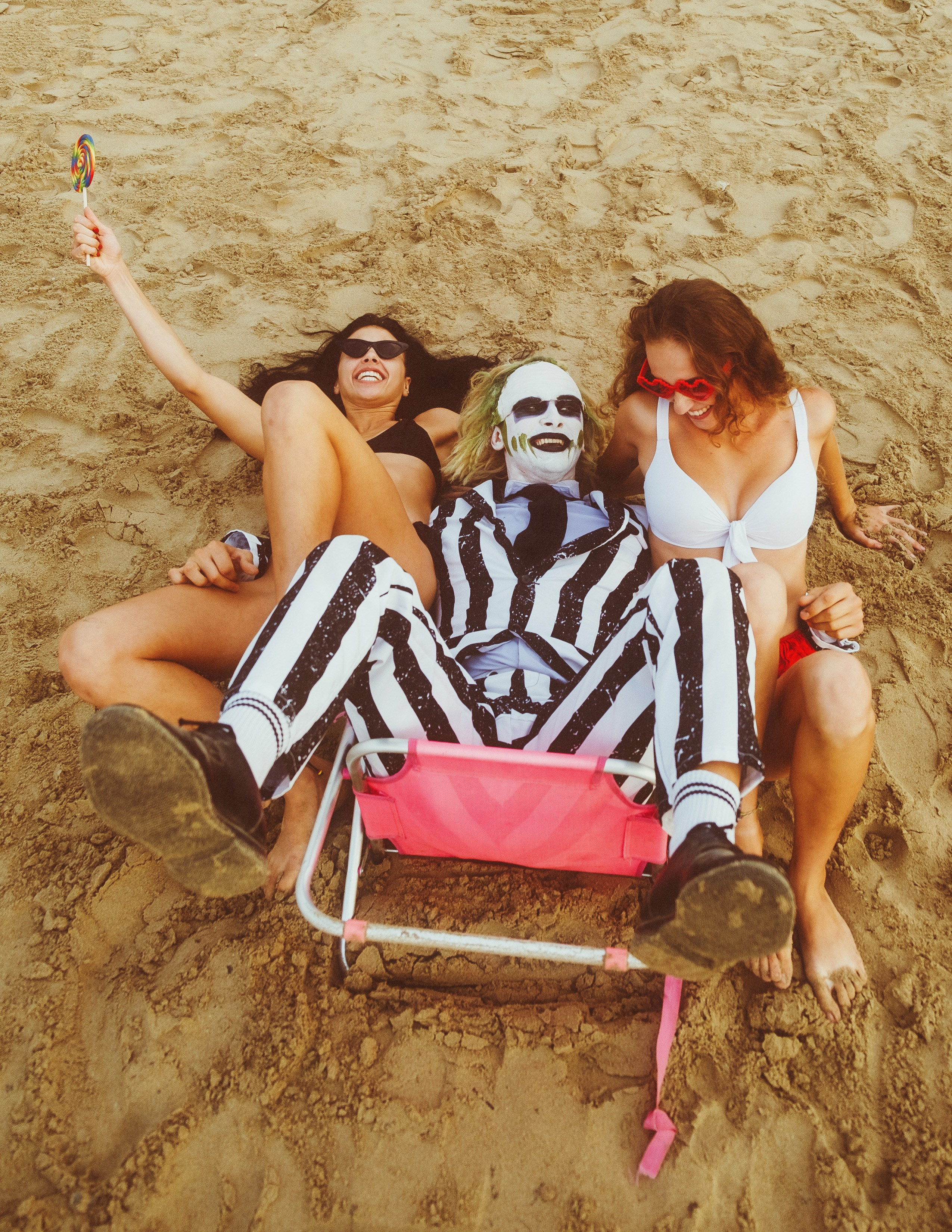 Beetlejuice на море: Экспериментальная фотосессия с цирковыми артистами — Фотограф Андрей Луковников