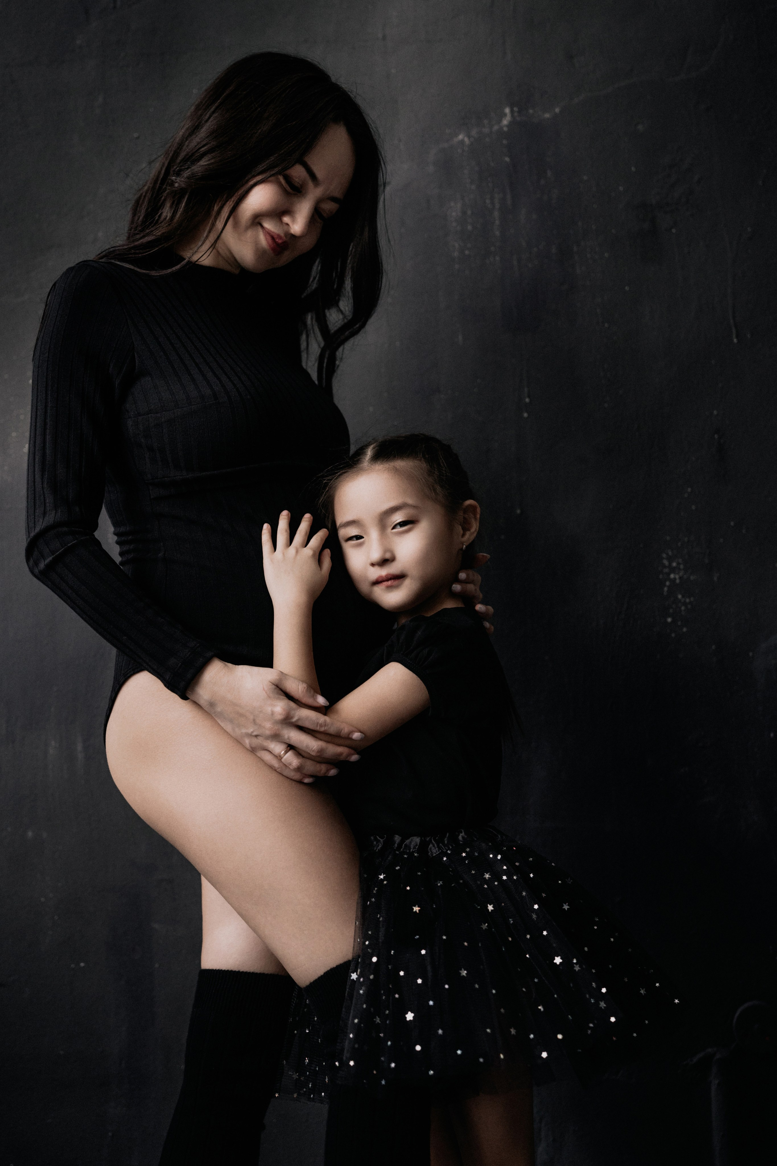 High-Fashion Maternity Photography – Chic & Glamorous Studio Session. Alisa Tant — Family and newborn photographer Bucks County, Montgomery county, Philadelphia, NJ
