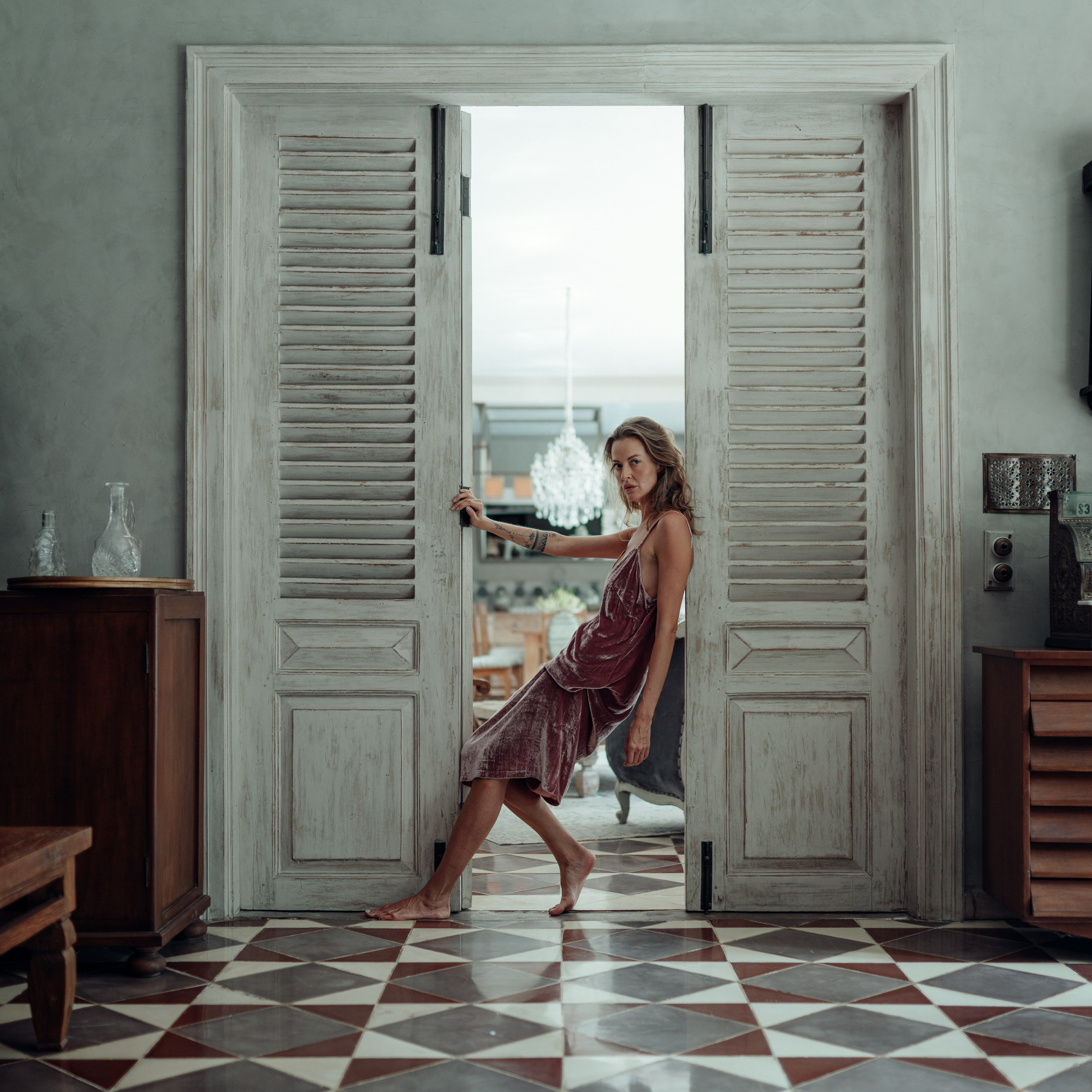 Professional female photographer, based in San Francisco, CA