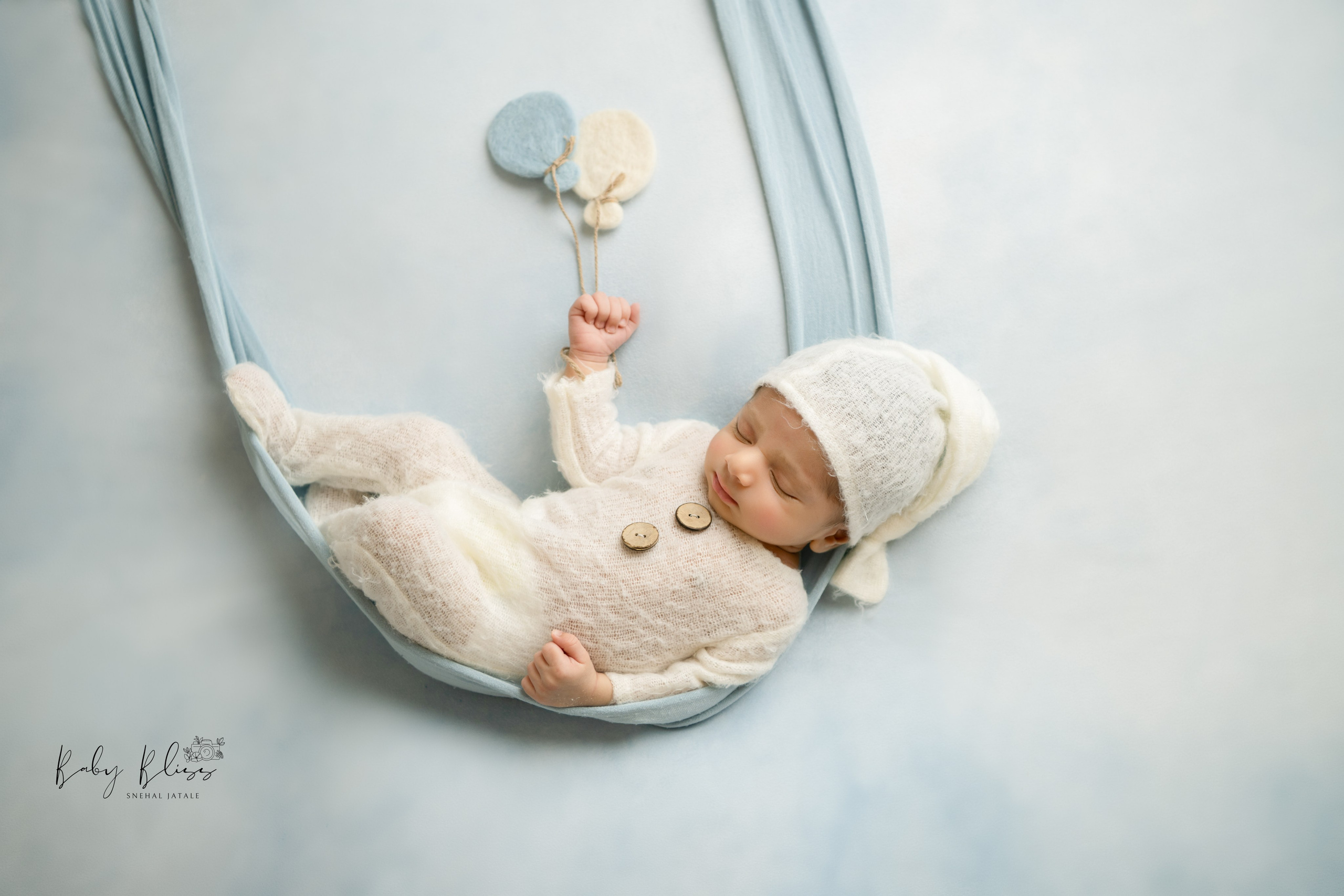 Best newborn photographer in Doha, Qatar. Best infant photoshoot in Doha, Qatar. Newborn photo session in Doha Qatar, baby, sitter, cake smash, pre-birthday, maternity, family photographer in Doha, Qatar