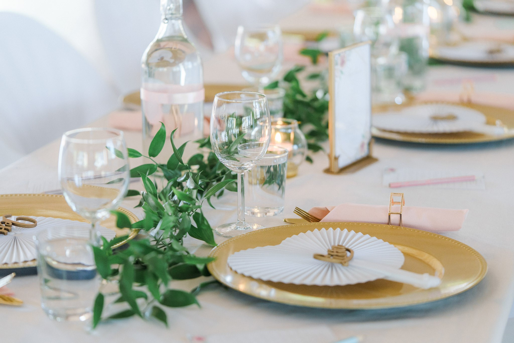 Häävalokuvaaja Helsingissä – Studiohappymoment | Romanttisia hetkiä