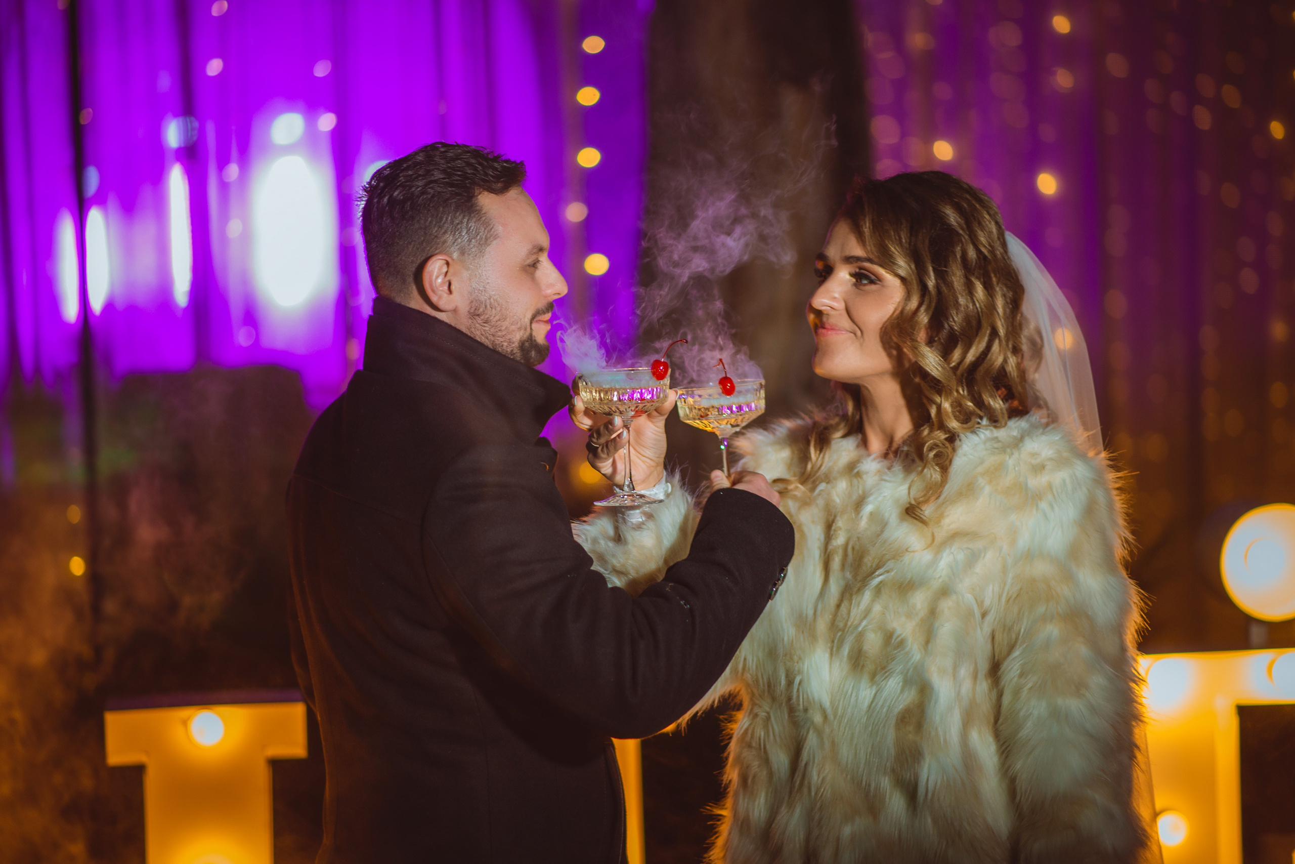 Vestuvių fotosesija, ceremonija, Vestuvių pasiruošimo fotografavimas. Vestuvių fotografas Vilnius Trakai kaina vestuvių fotografavimas fotografė personal.lt photogrpahy kainos jaunoji jaunikis nuotaka santuoka vestuvės, profesionali natūrali meninė reportažinė klasikinė fotosesija, vestuvių fotosesija gamtoje dvare