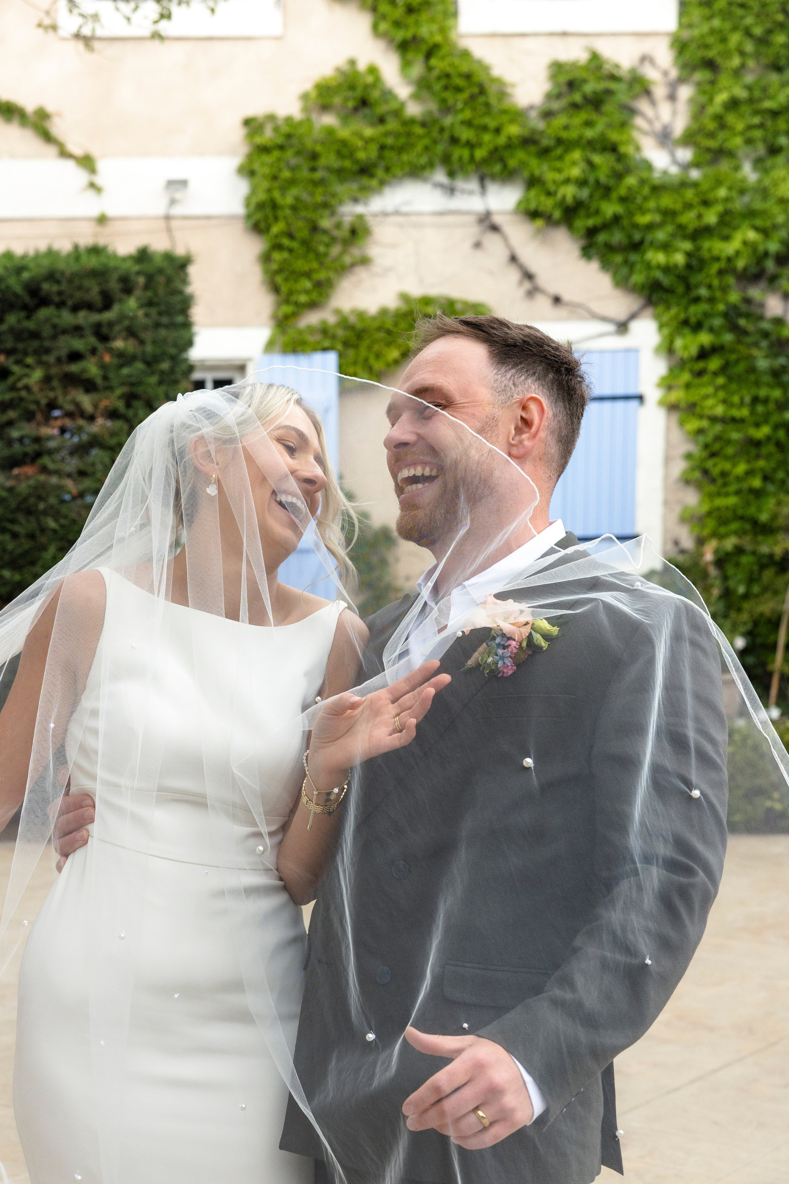 Vineyard Château Wedding in Occitanie — Puits Es Pratx. Eugénie Smirnova — Wedding & Elopement Photographer in Southwest France
