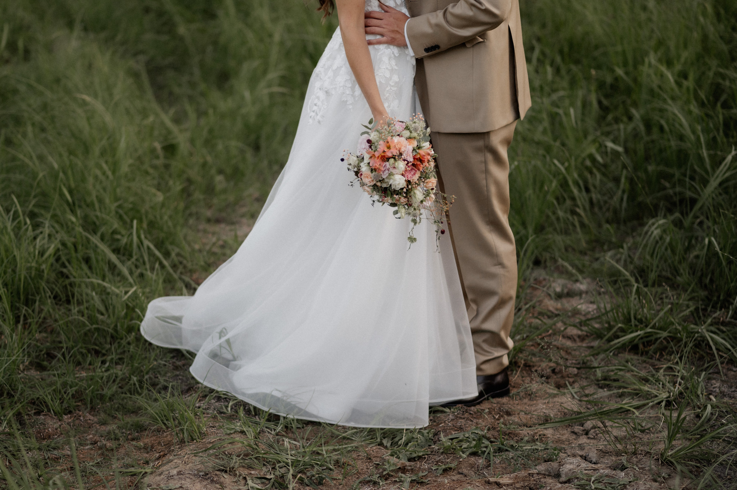 Sommer, Liebe & zwei wunderschöne Kleider: Gartenhochzeit in Gunzenhausen. Photographer in Ansbach for Couples, Weddings and After Wedding