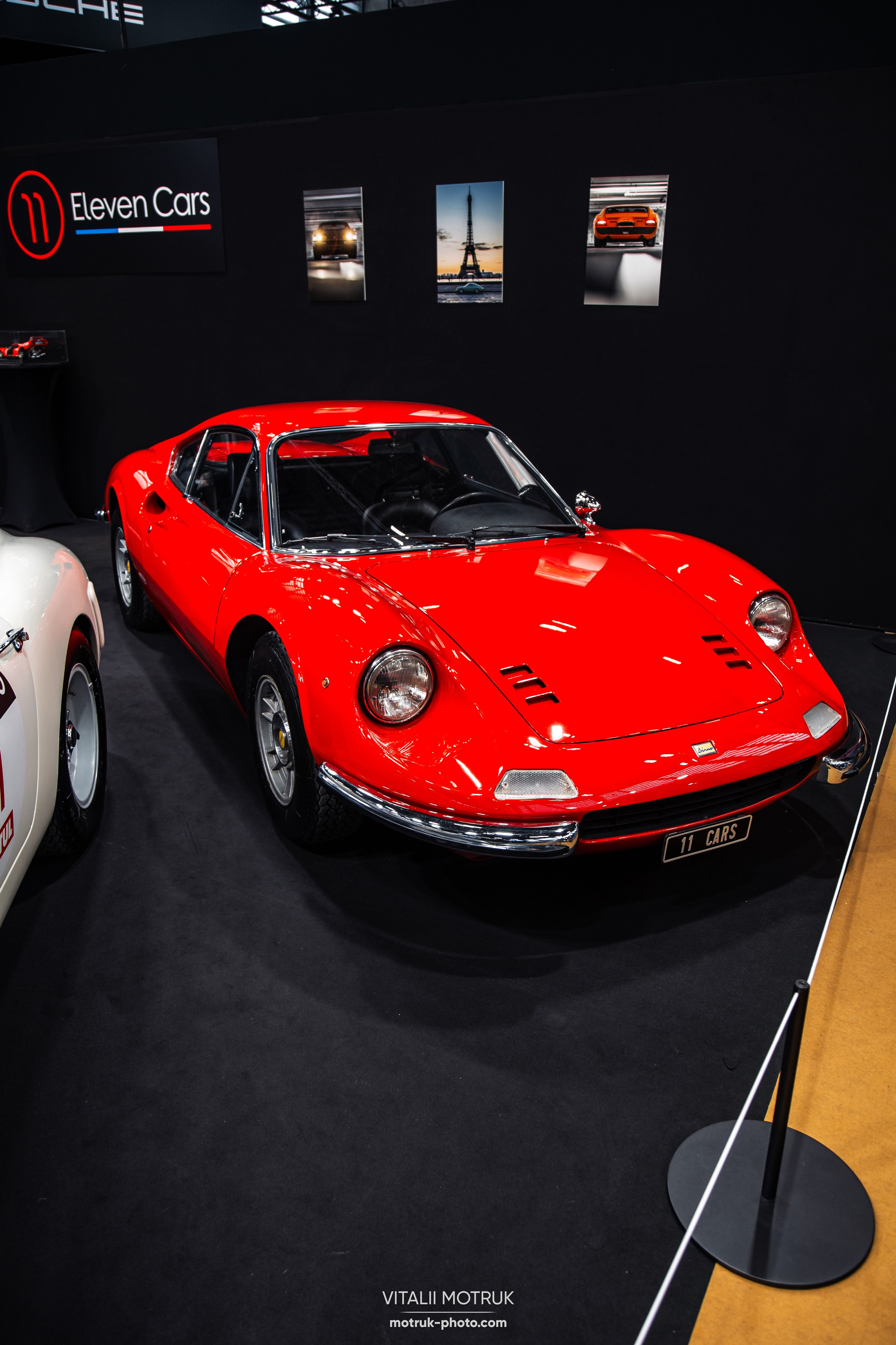 Retromobile 2023. Photographe de voitures à Paris — Vitalii Motruk