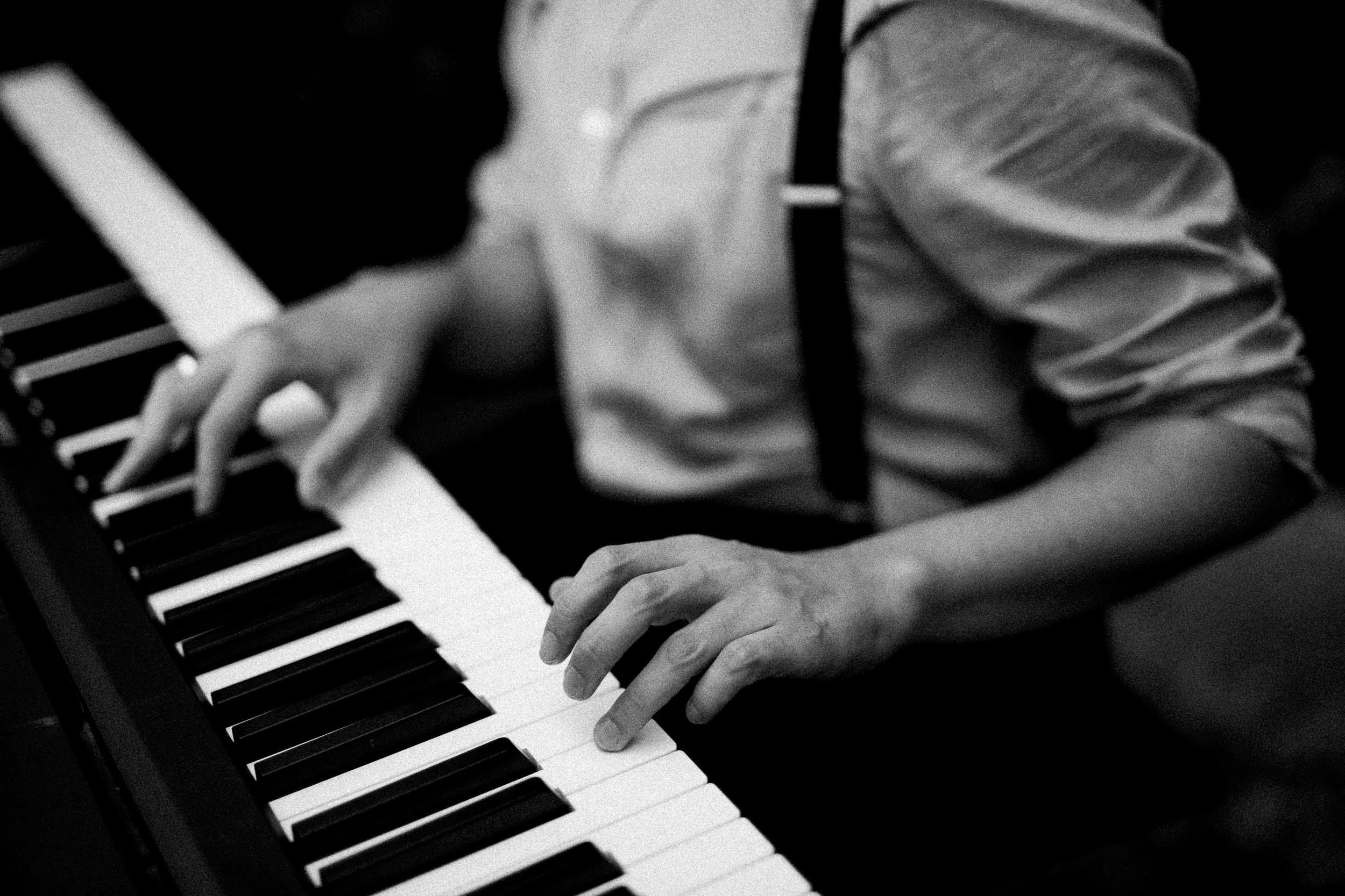 Intimate Wedding in castle Austria. Iceland elopement photographer & videographer