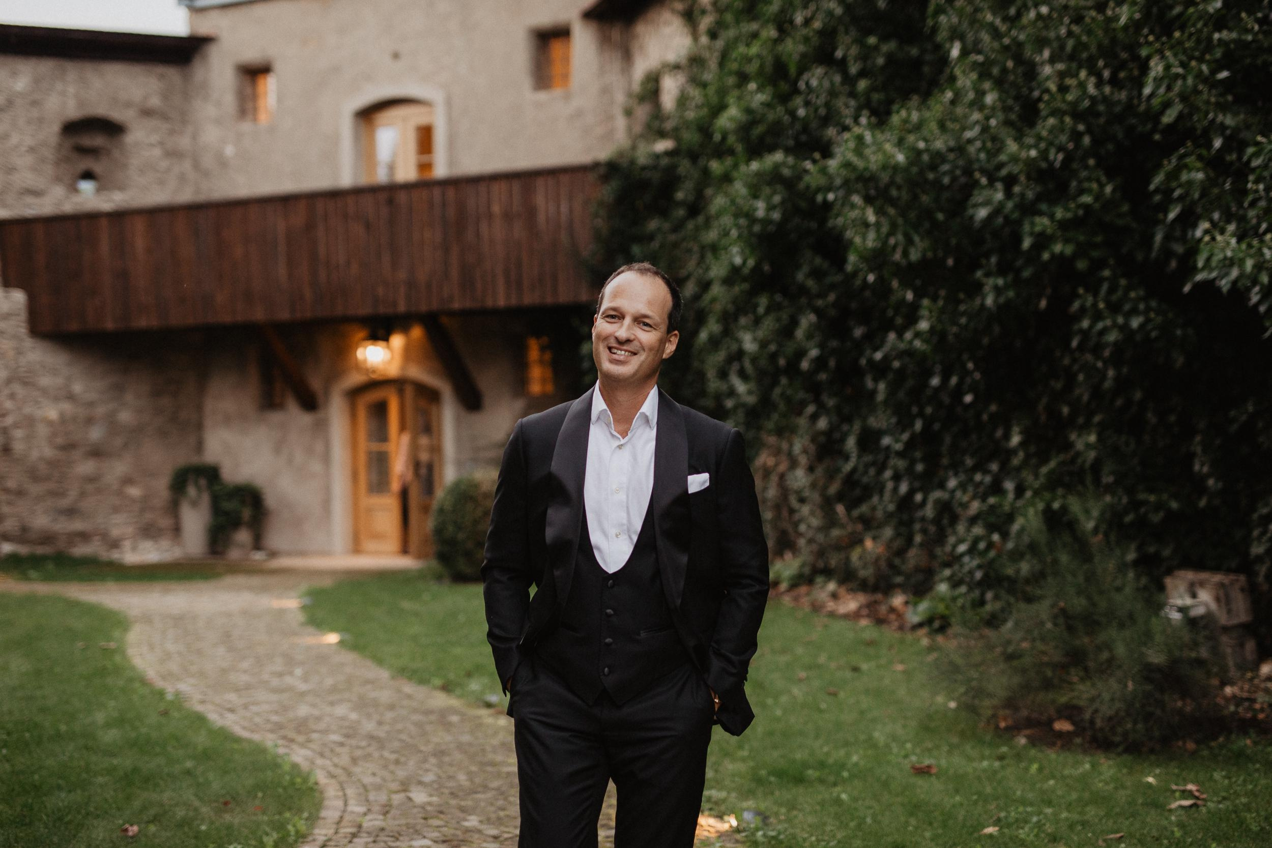 Intimate Wedding in castle Austria. Iceland elopement photographer & videographer