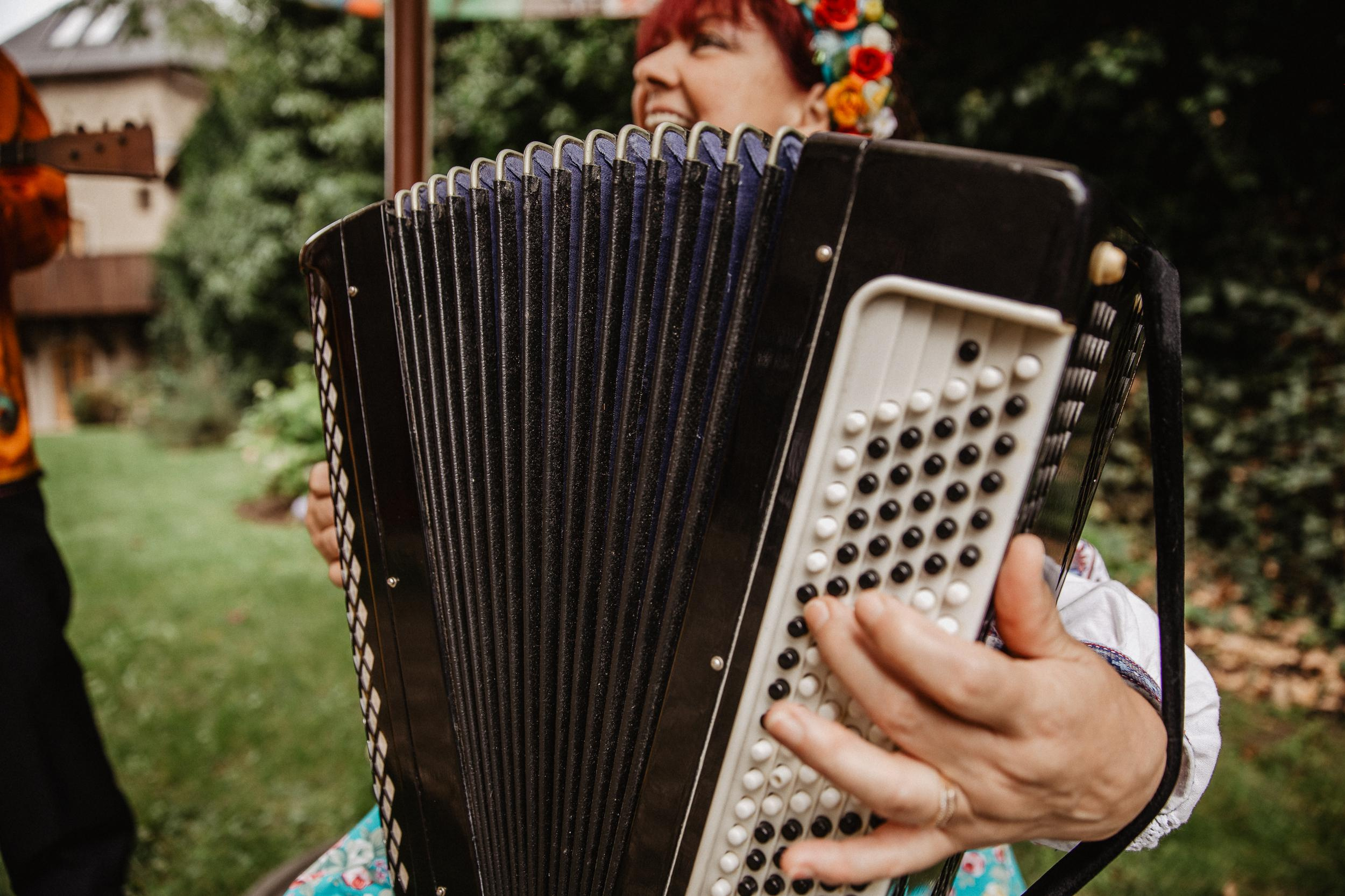 Intimate Wedding in castle Austria. Iceland elopement photographer & videographer