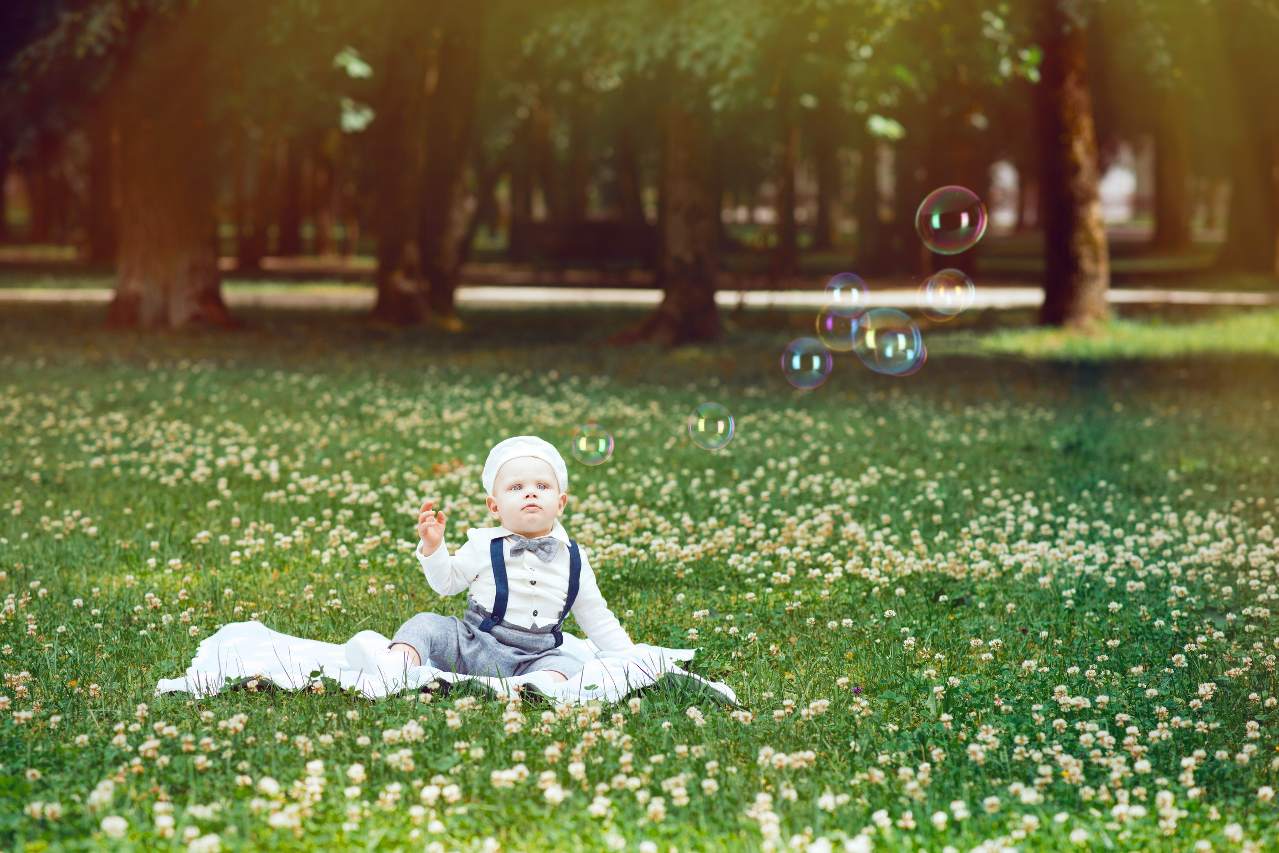 Krikštynos, krikštas, krikštynų fotosesija, ceremonija, bažnyčia krikštynų pasiruošimo fotografavimas. Krikštynų fotografas Vilnius Trakai kaina krikštynų fotografavimas fotografė personal.lt photogrpahy kainos šeima, vaikai profesionali natūrali meninė reportažinė klasikinė fotosesija, krikštynų fotosesija gamtoje