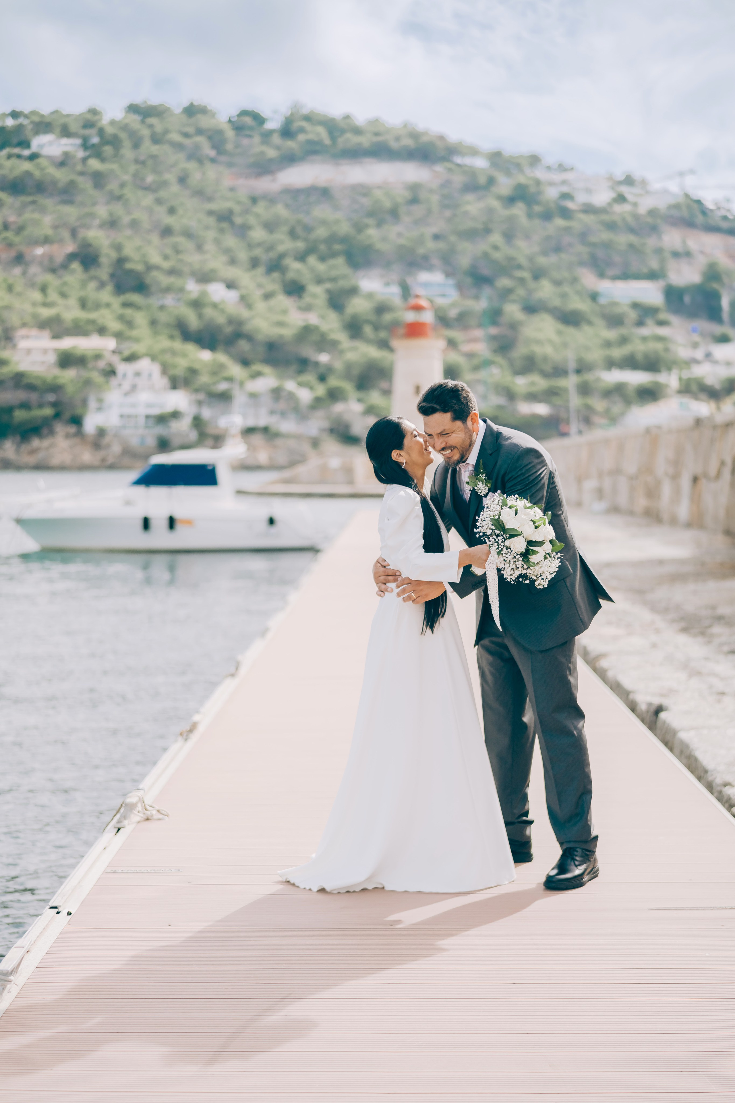 Sincere emotions at a wedding photo shoot. Photographer in Mallorca