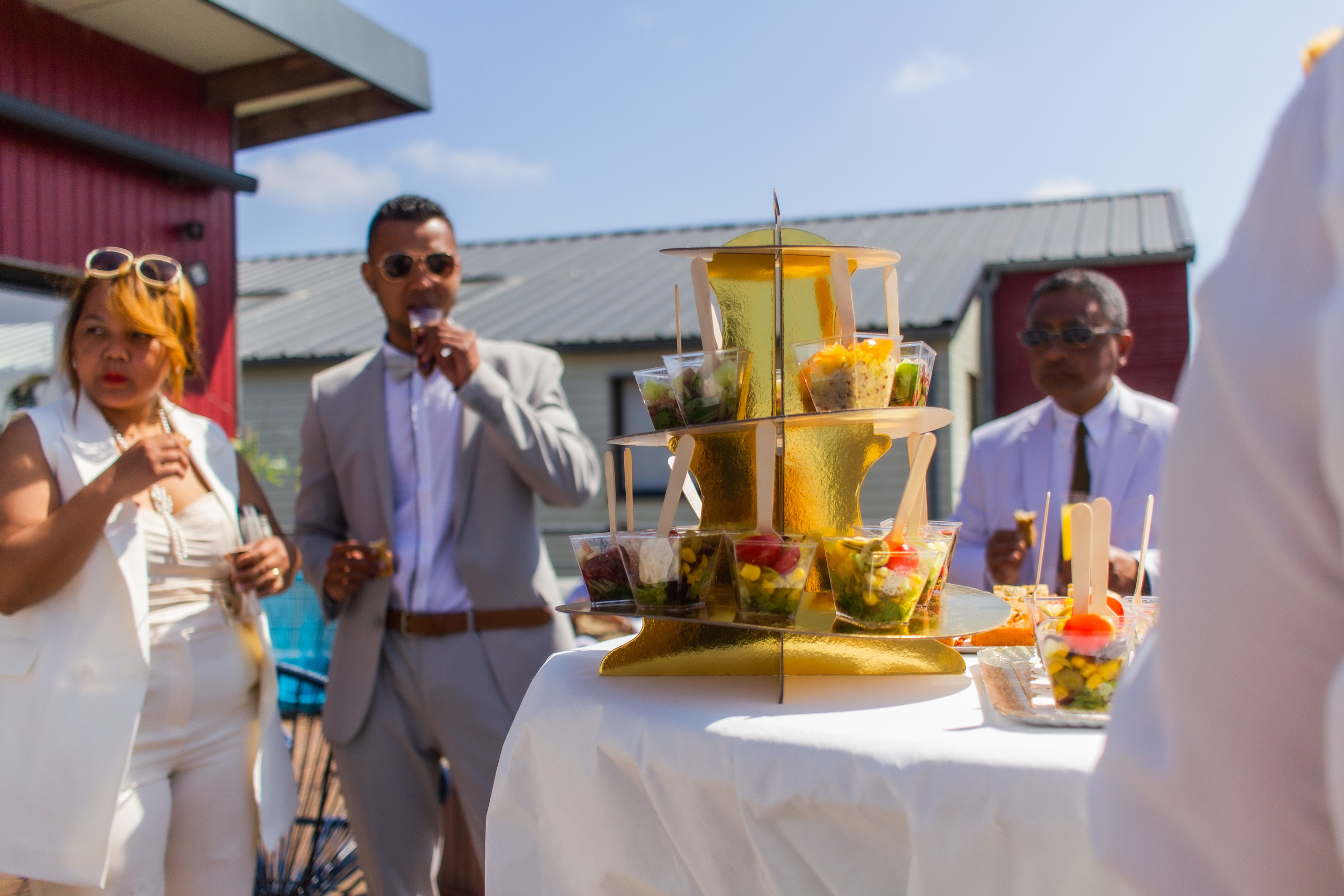 Mariage de Ny & Hasina vue la Loire. Photographe professionnelle à Poitiers, Tours et Châtellerault | Studio photo entre Poitiers et Tours – portraits, familles, entreprises, ma