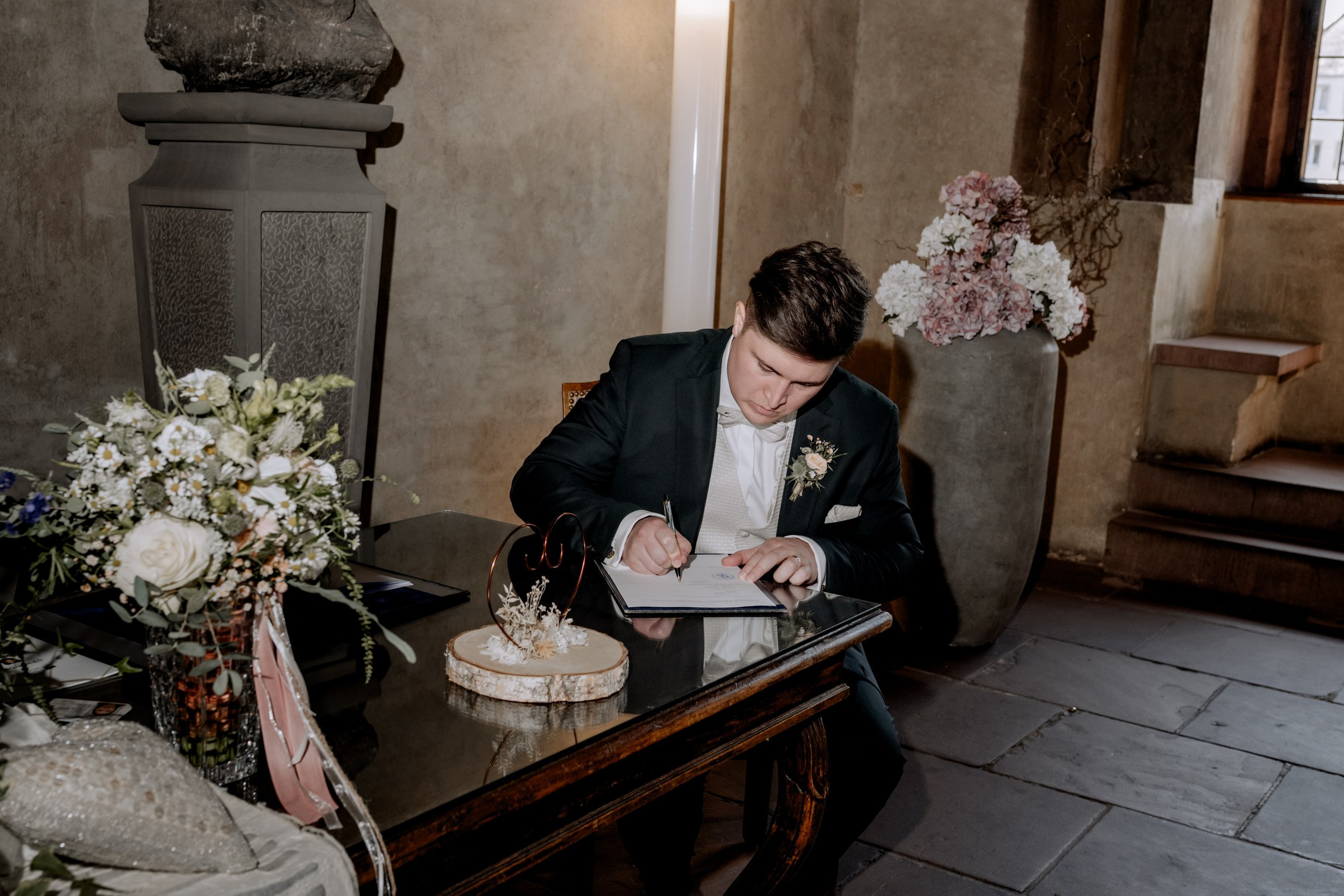 Sarah & Julian – Sommerhochzeit voller Liebe in Würzburg | Anna Saribekyan Fotografie. Anna Saribekyan – Beste Hochzeitsfotografin in Würzburg, Top 10 in Deutschland