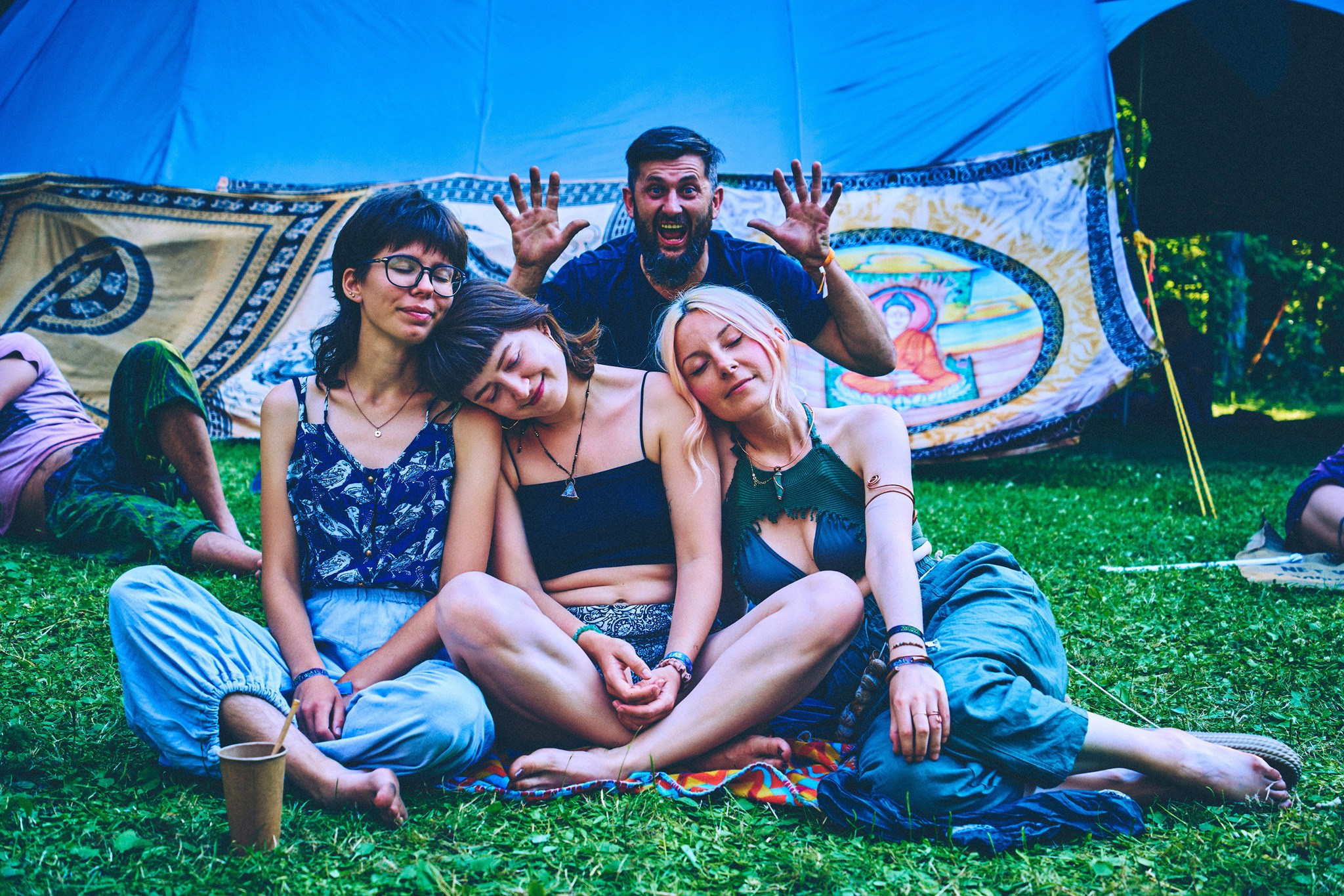 Portrety Ludzi, zrobione na Festiwalach Świadomościowych i Muzycznych: Dharma, ZIELONE KRĘGI, Wibracje, FRUŃ, Organic, Turkusowa Wyspa. Andriej Szypilow - Fotografia & Wideografia