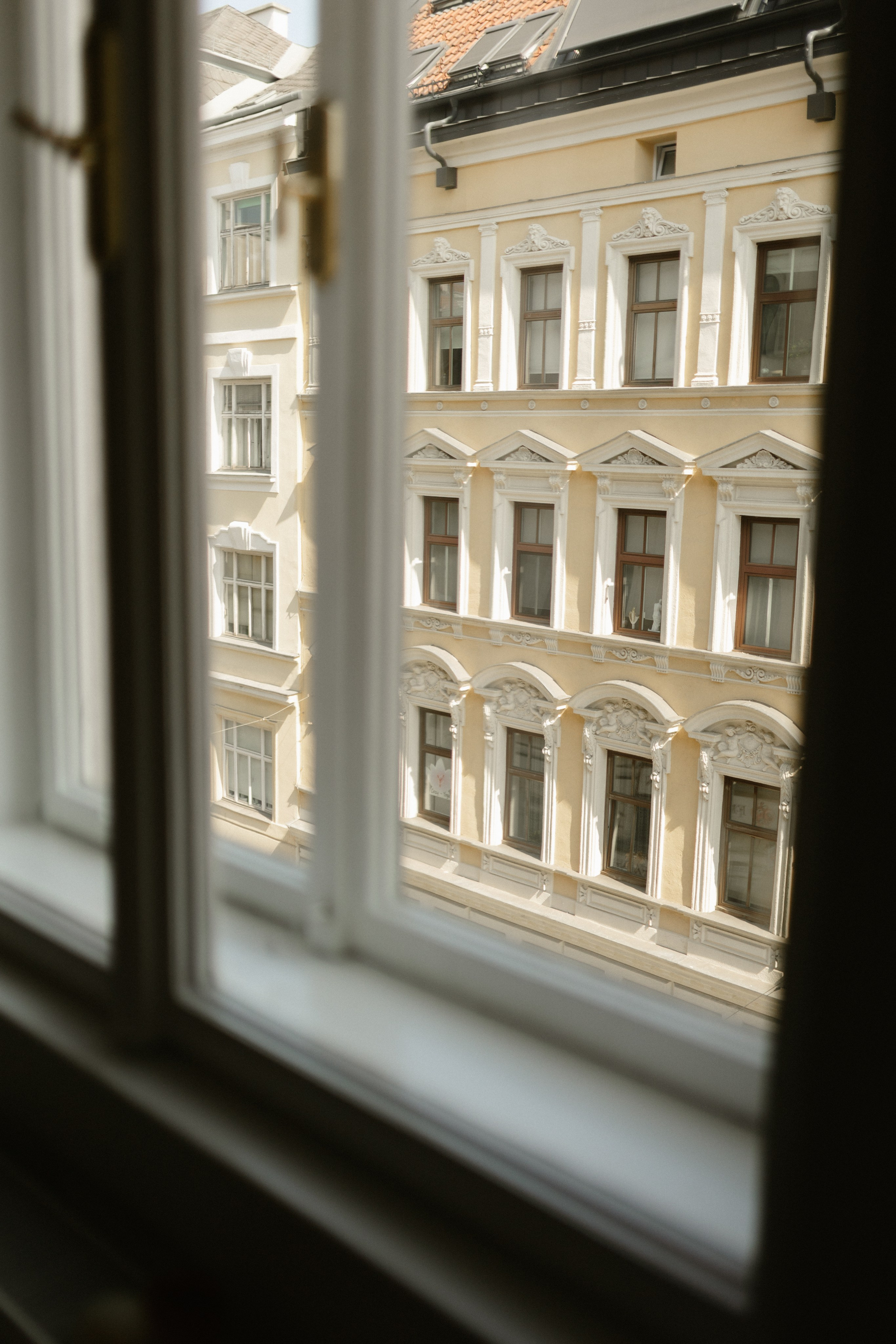 Elegant Castle Wedding in Austria | Alwin & Ruth’s Fairytale Celebration. Wedding photographer and videographer based in Timisoara, Romania