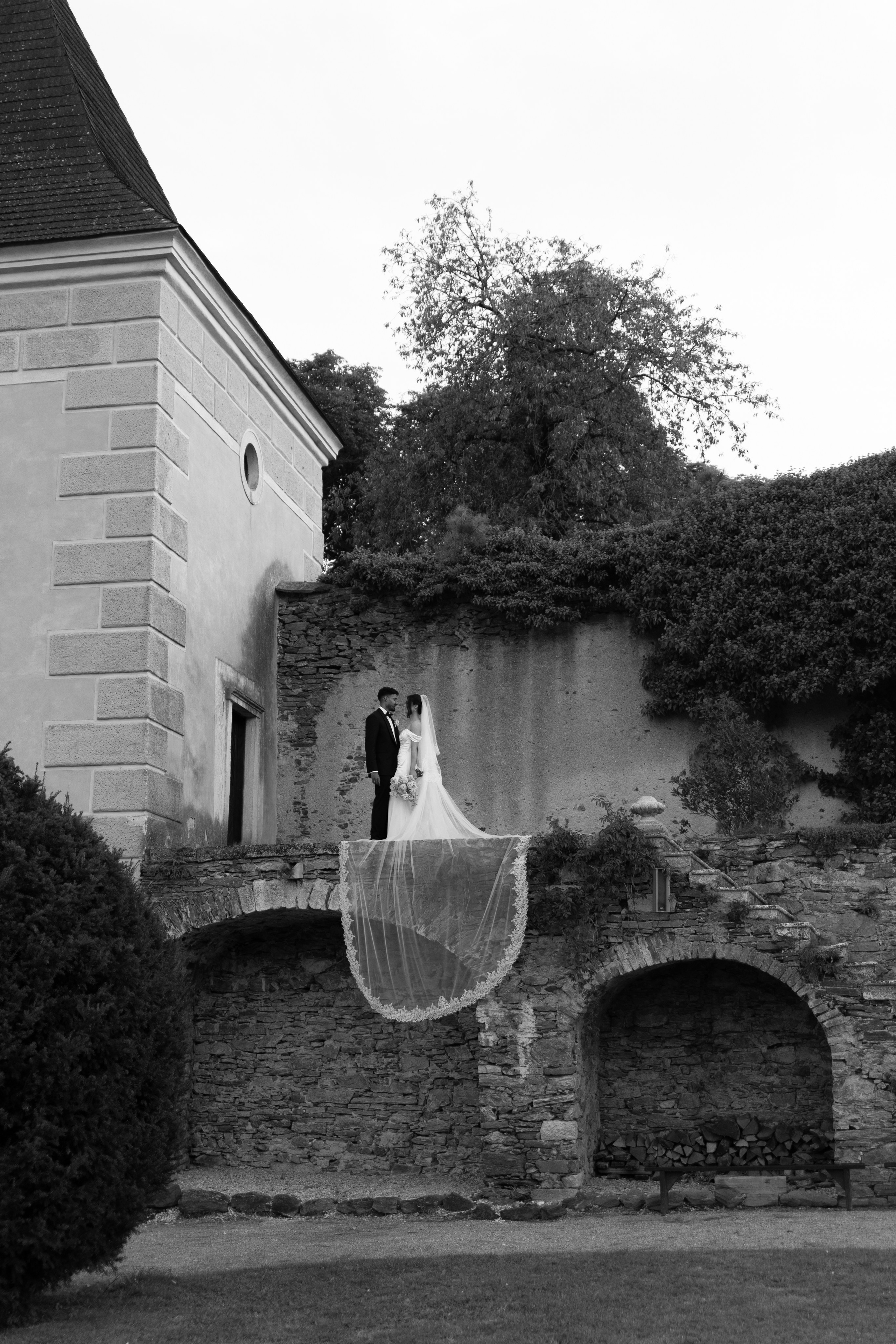 Elegant Castle Wedding in Austria | Alwin & Ruth’s Fairytale Celebration. Wedding photographer and videographer based in Timisoara, Romania