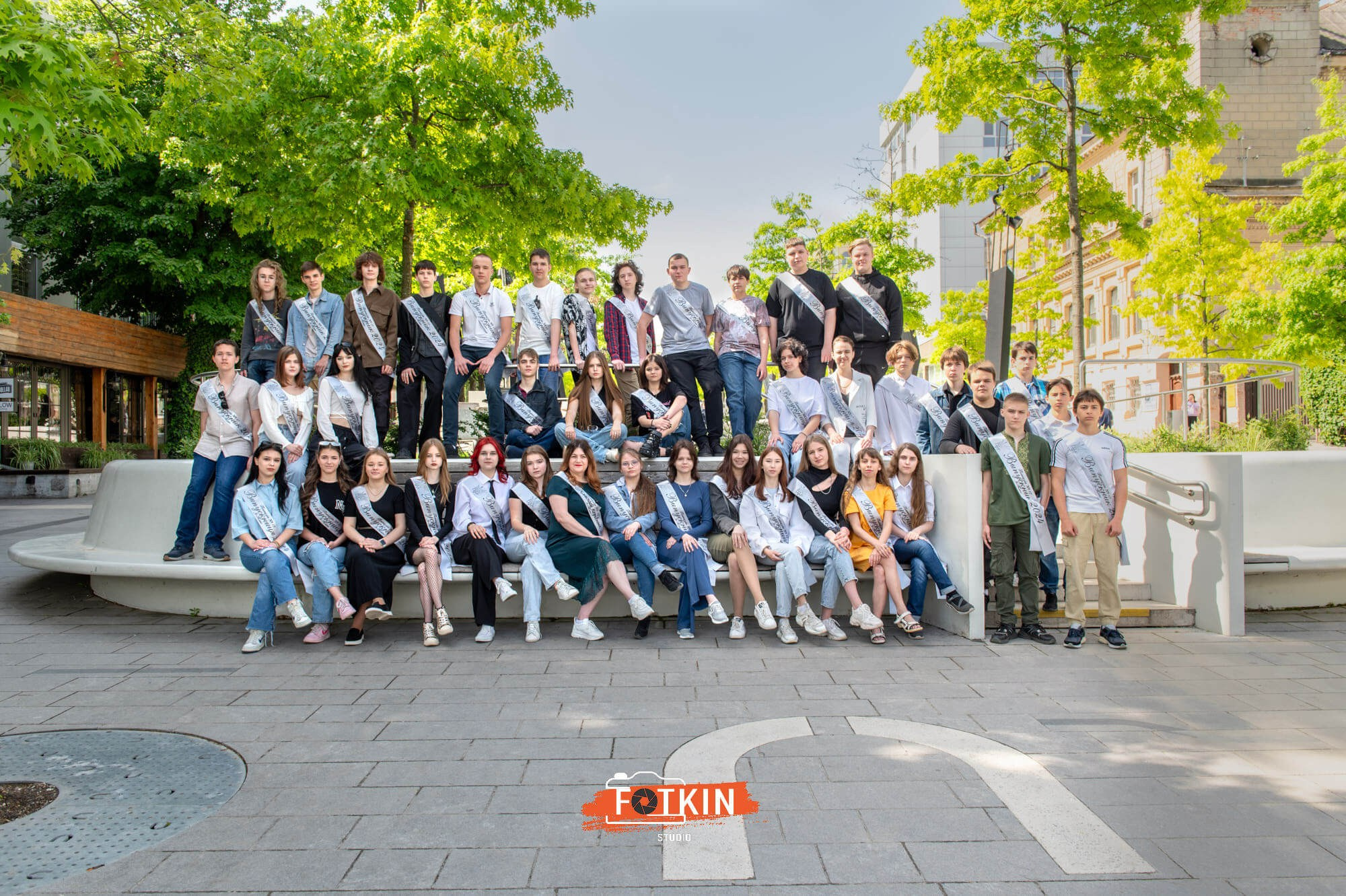 Випускні альбоми для 9- 11 класів Дніпро. Випускні альбоми фотокниги Київ та Дніпро