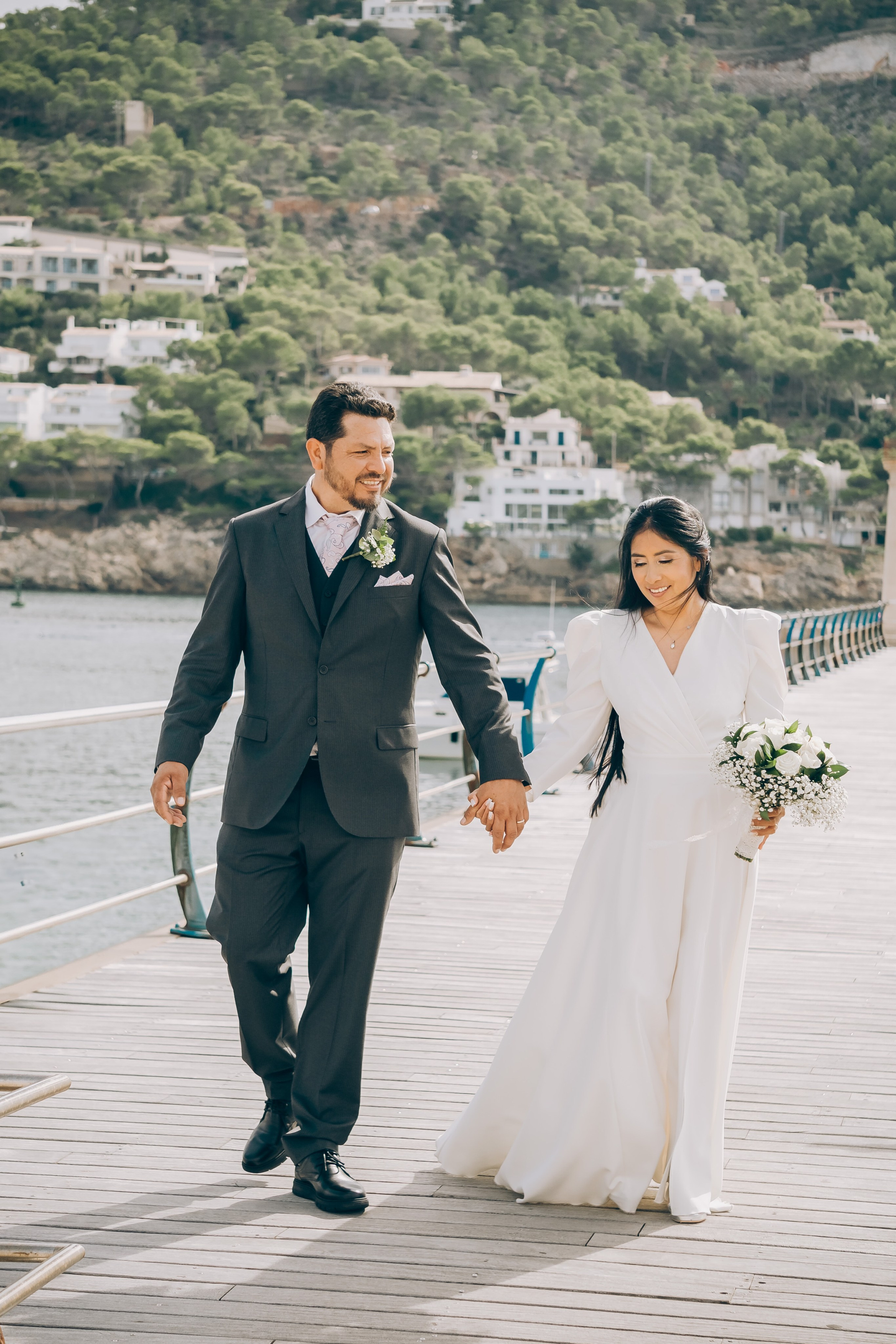 Sincere emotions at a wedding photo shoot. Photographer in Mallorca