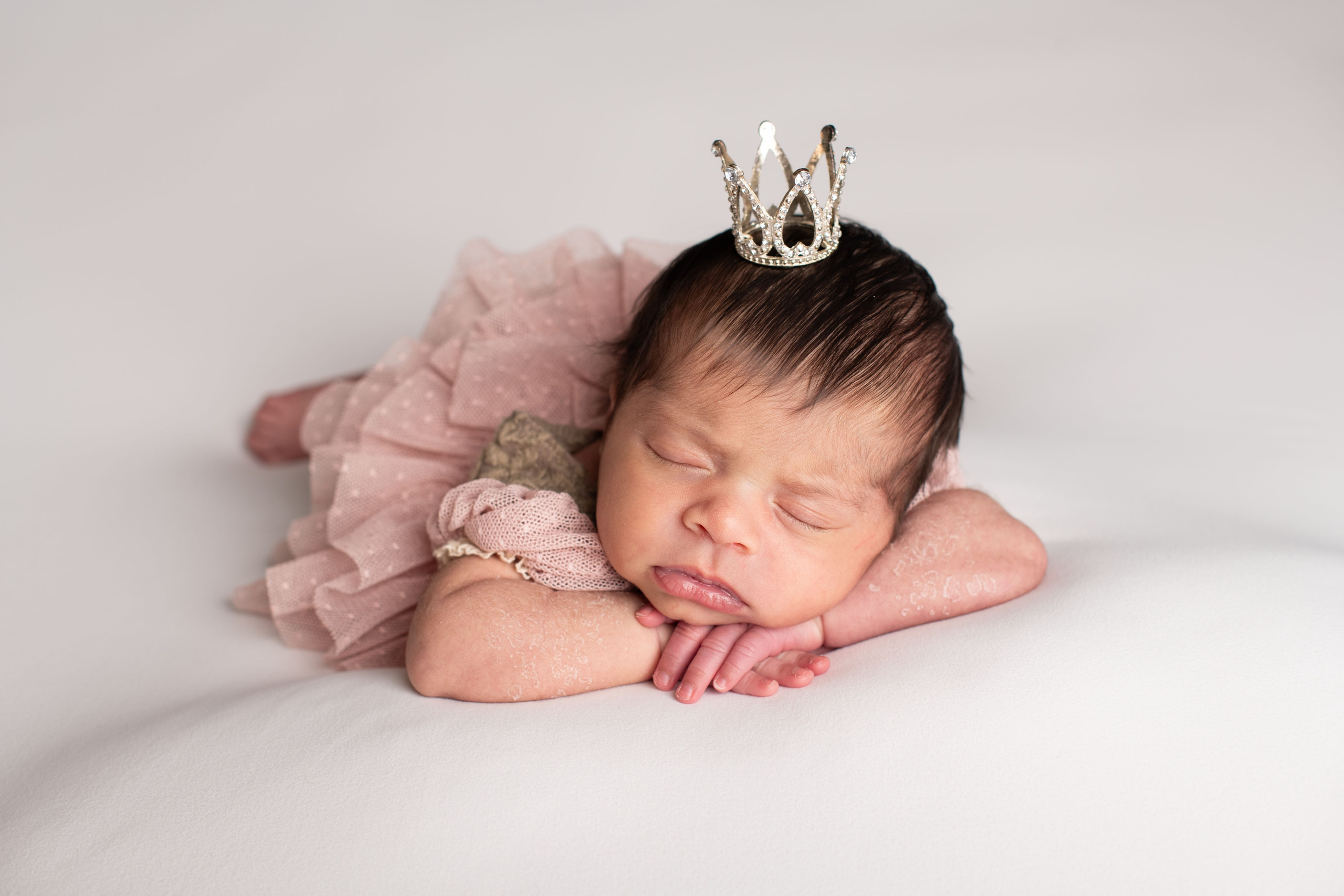 Newborn photoshoot. Newborn photographer Sacramento