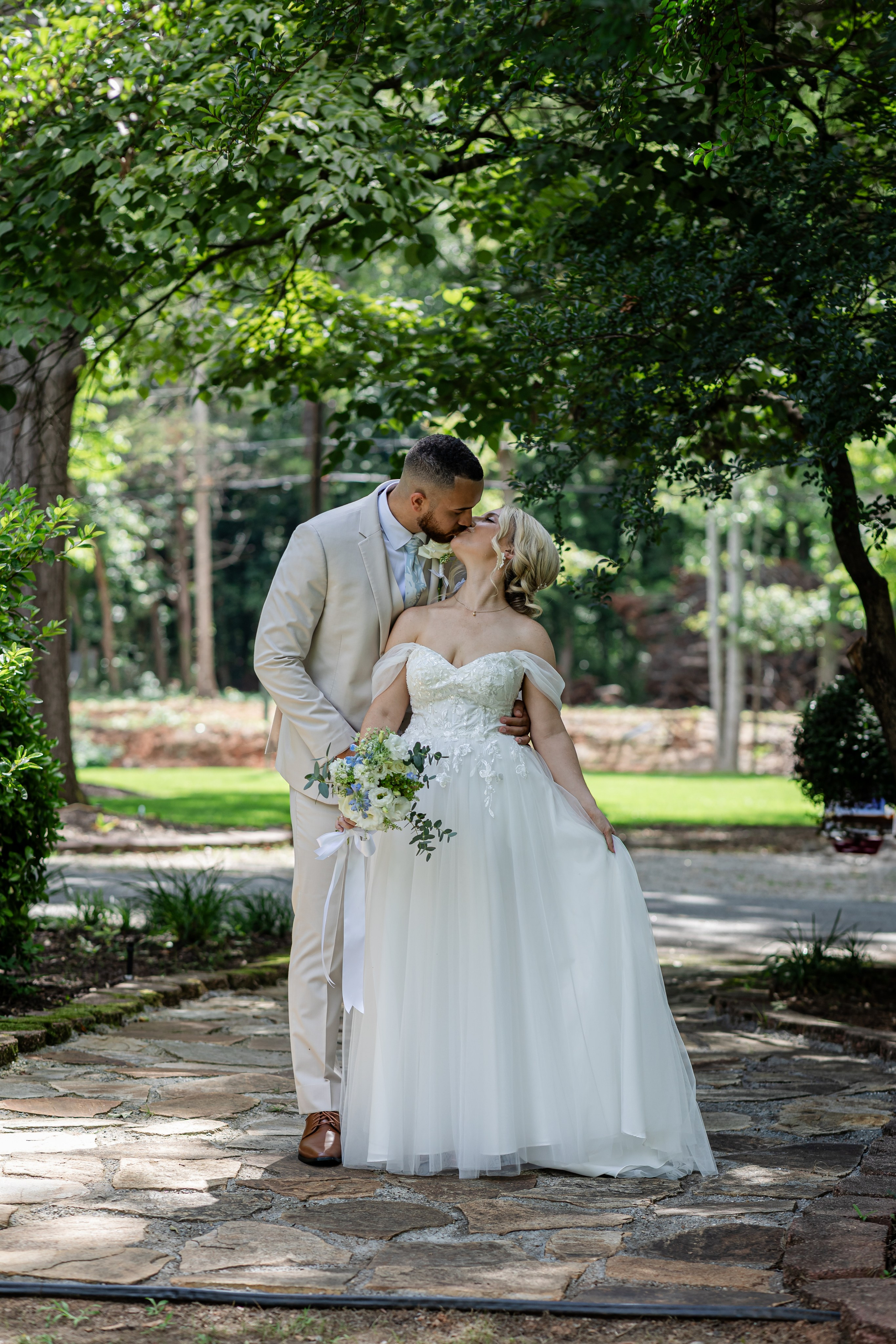 Blue wedding of Stacey and Madison at Liberty Hall Bed & Breakfast located in Traveler’s Rest SC. Wedding and portrait photography in Greenville SC