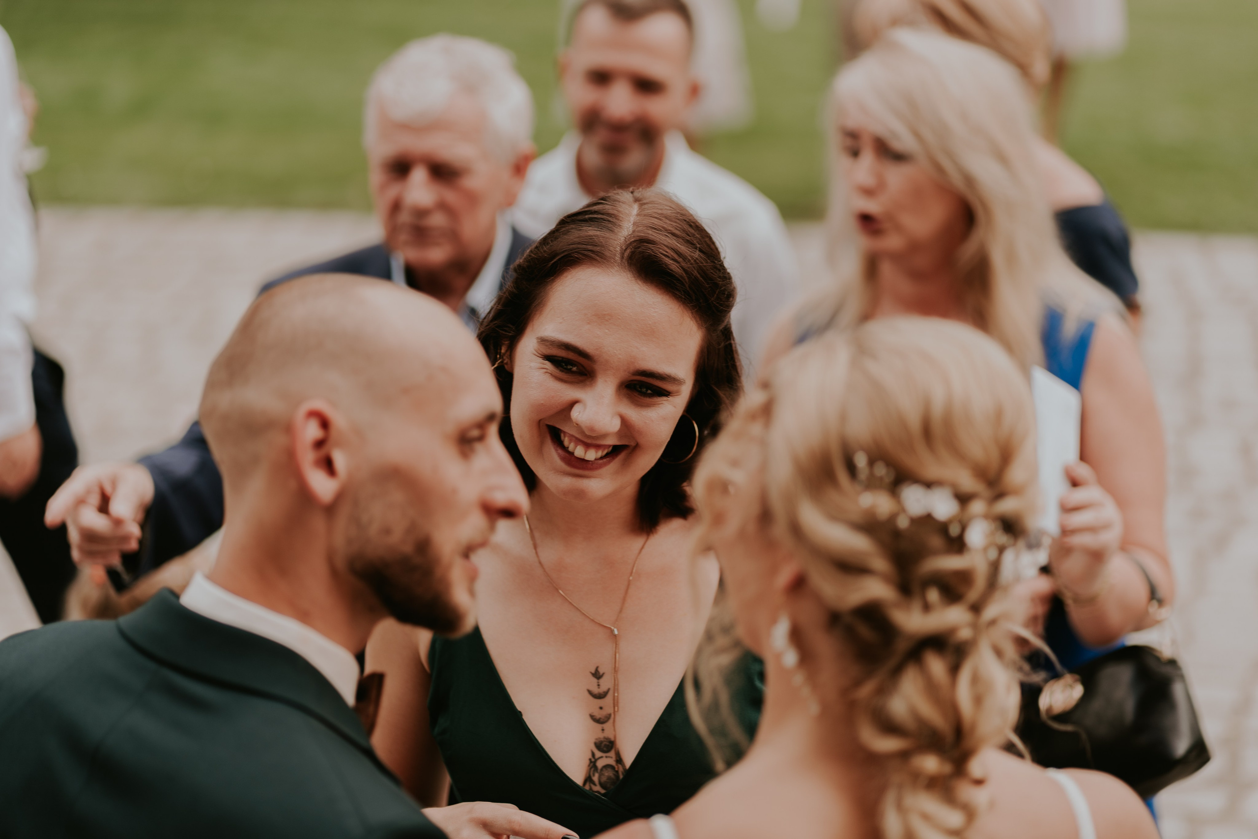 Dwór Wierzbno: plenerowy ślub pod wierzbą. Karkowskafoto - fotografia miłości