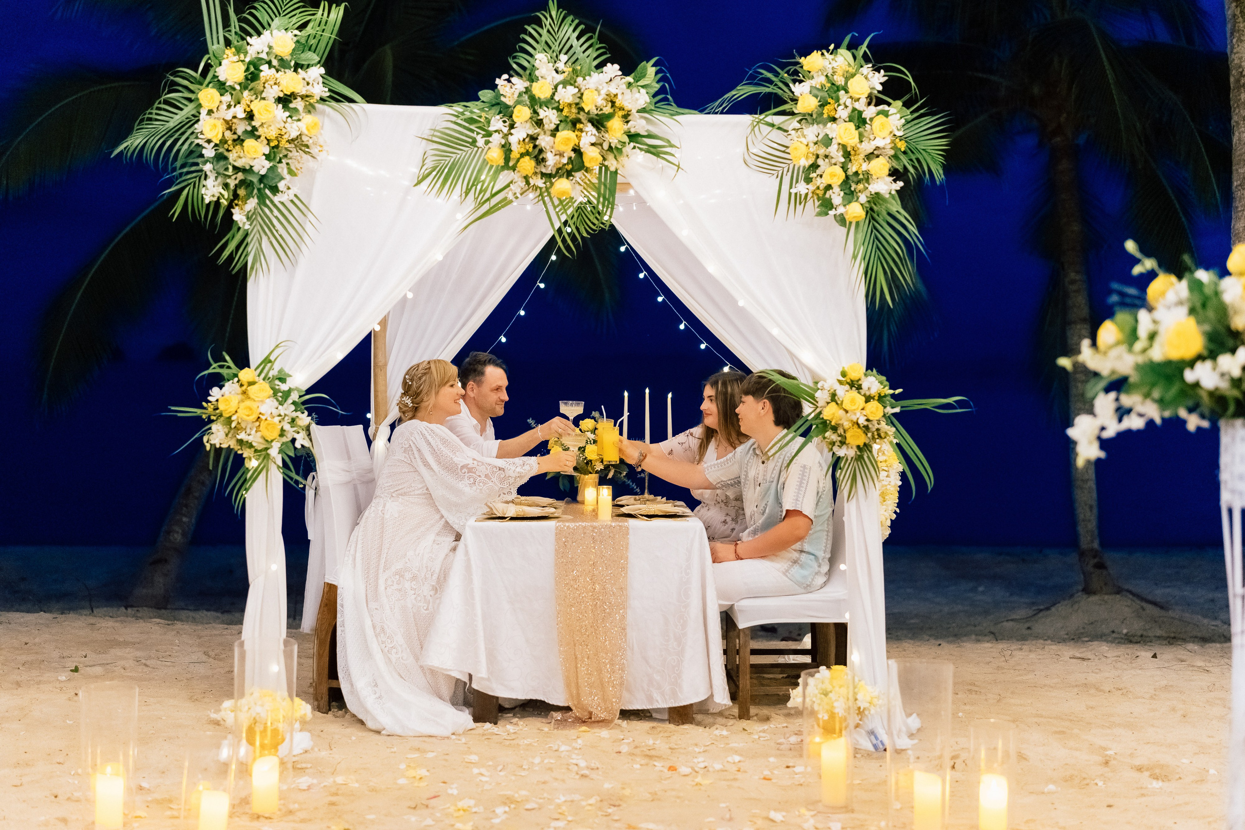 Dinner after ceremony. Буддийская свадебная церемония на Самуи, Таиланд