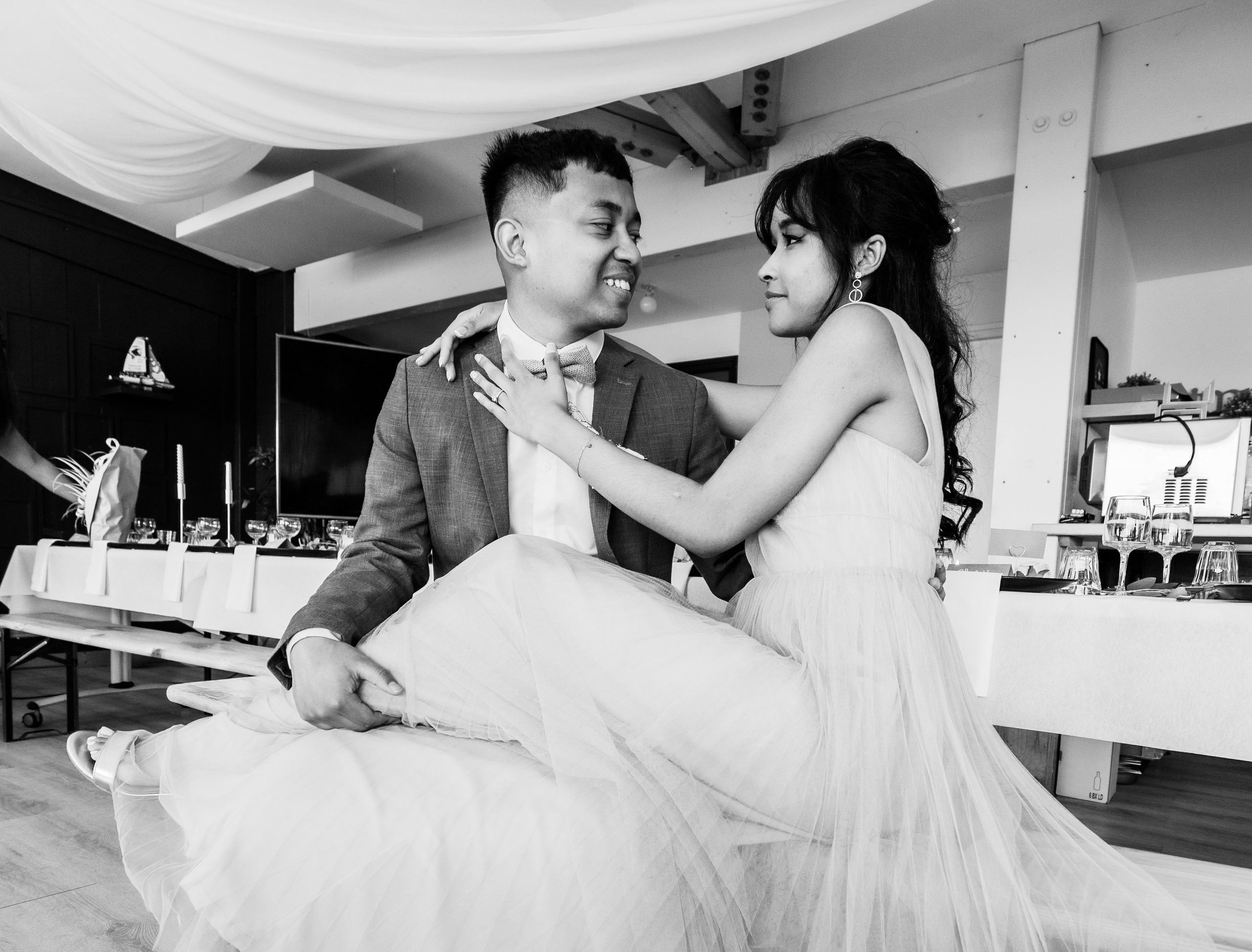 Mariage de Ny & Hasina vue la Loire. Photographe professionnelle à Poitiers, Tours et Châtellerault | Studio photo entre Poitiers et Tours – portraits, familles, entreprises, ma