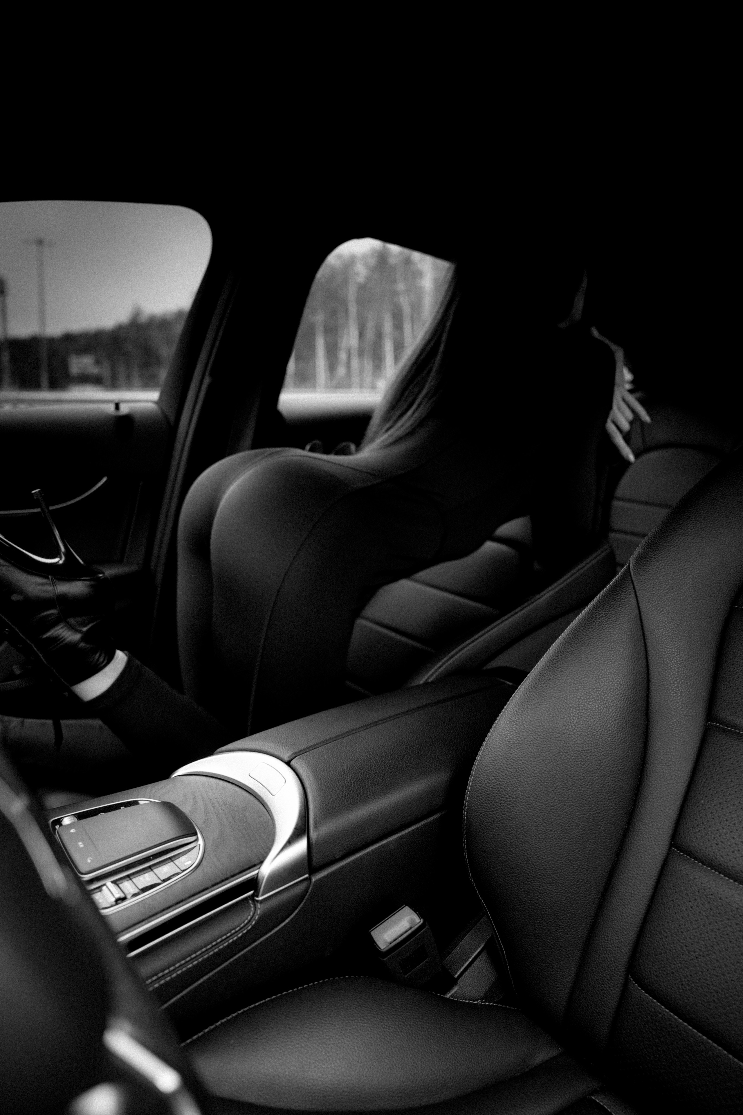 Сяду за руль и закрою дверь. ...........