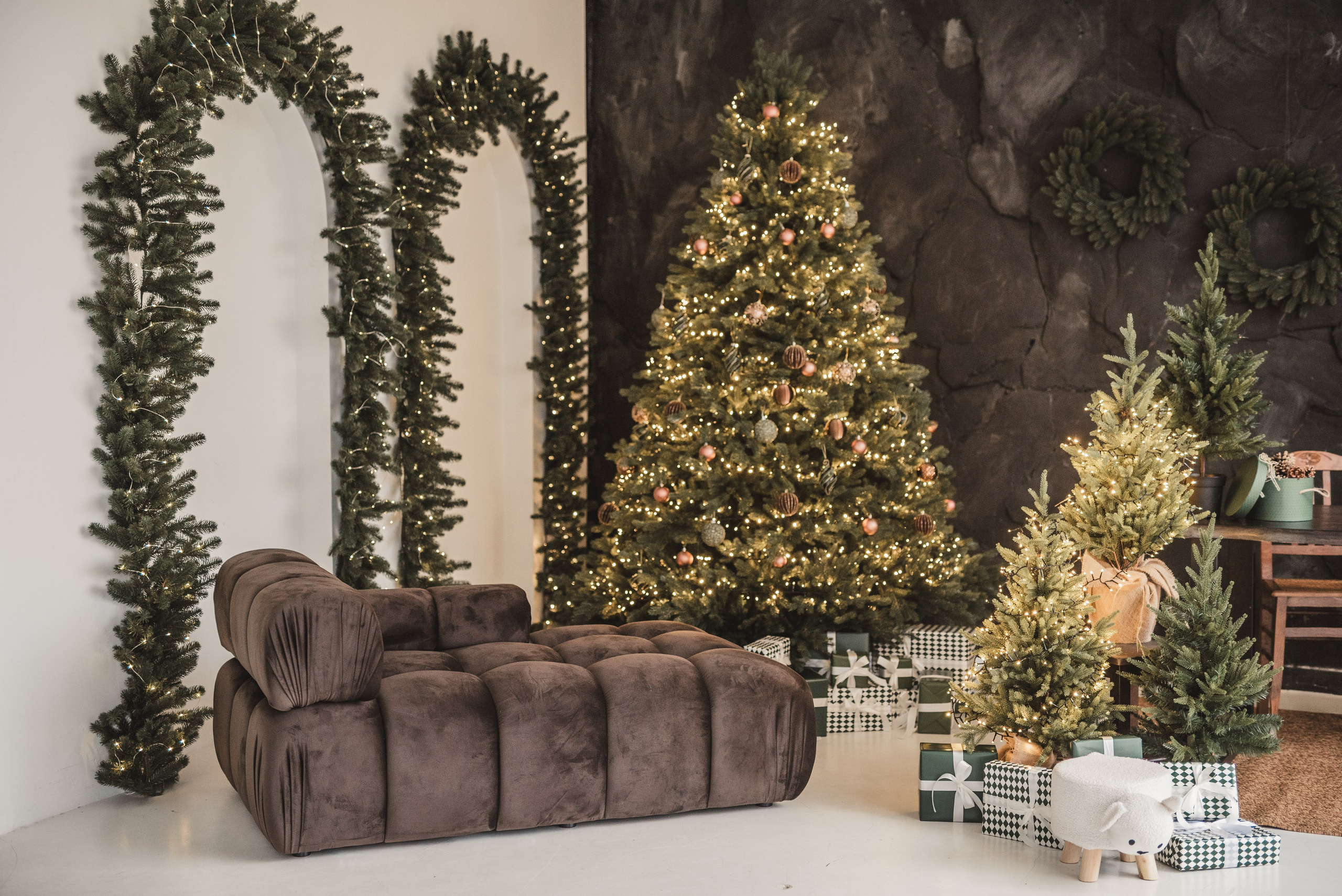 Fotostudijas Ziemassvētku Dekors – Maģiska svētku fotosesijas atmosfēra Rīgā. Fotostudija VEF Rīga