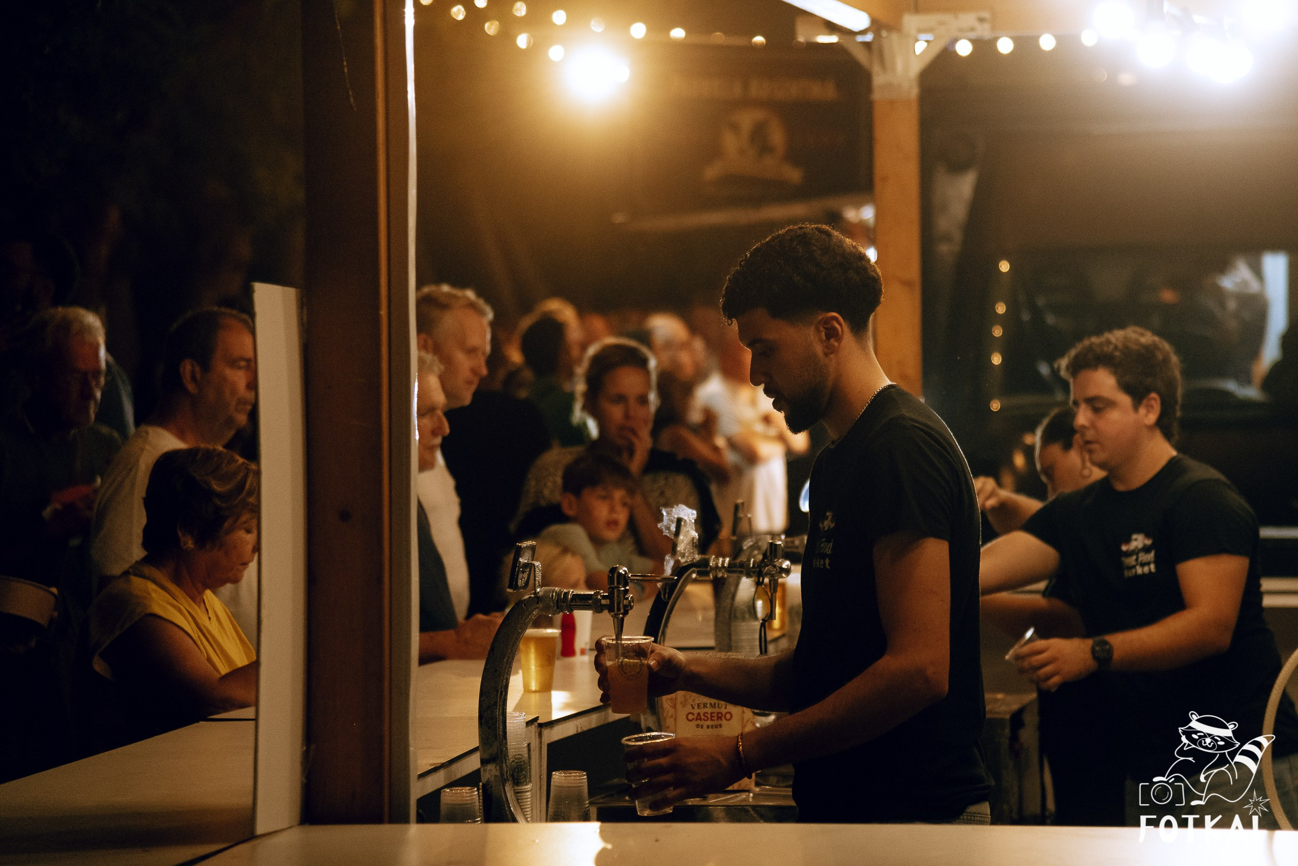 Фотоотчёт Street Food Market Torrevieja — Seguridad Social & Las Hienas DJs | FOTKAI