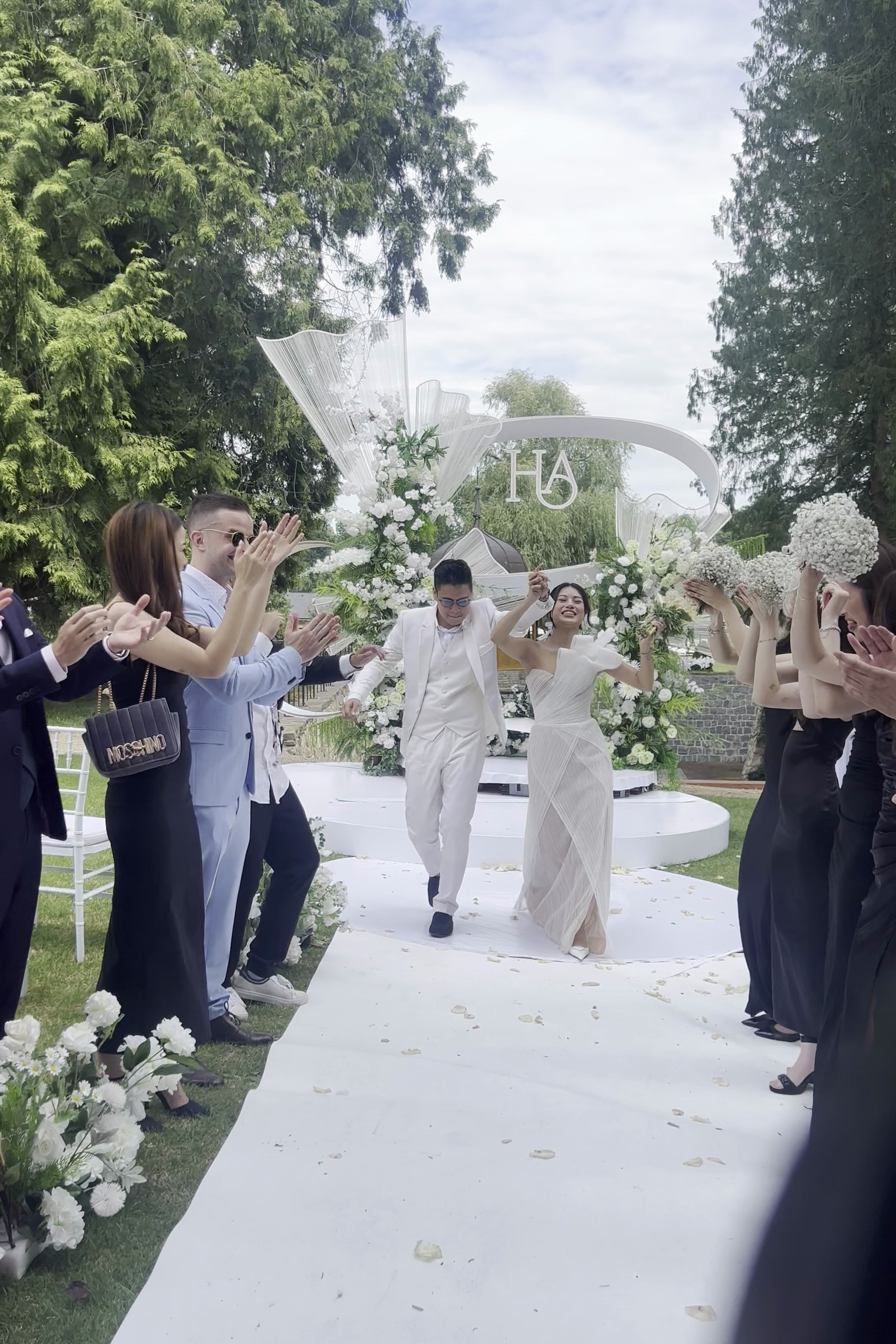 Grand Asian Wedding at a Castle | RAW Studio — Wedding Photography Europe. Raw Studio: Capturing Elegant weddings accross Europe