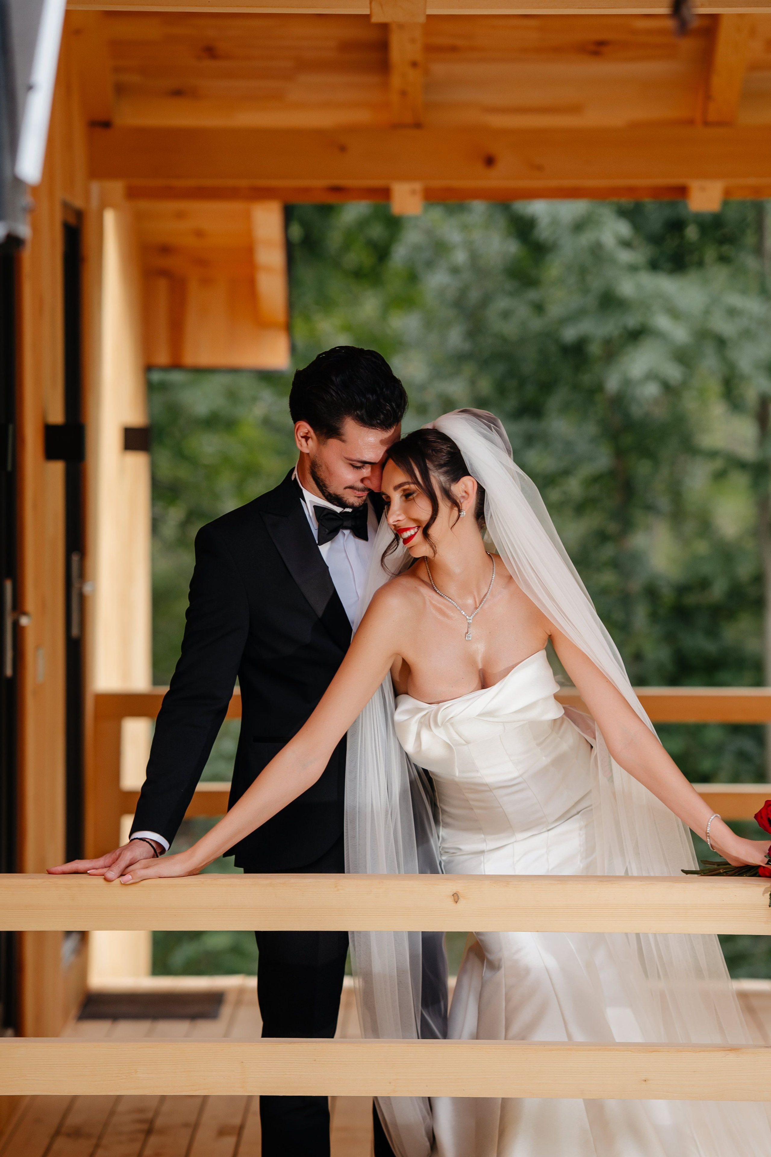 Povestea de nuntă a lui Anca și Dragoș în Bacău | Fotografie de Eveniment. Raw Studio. Fotograful tau de nunta!