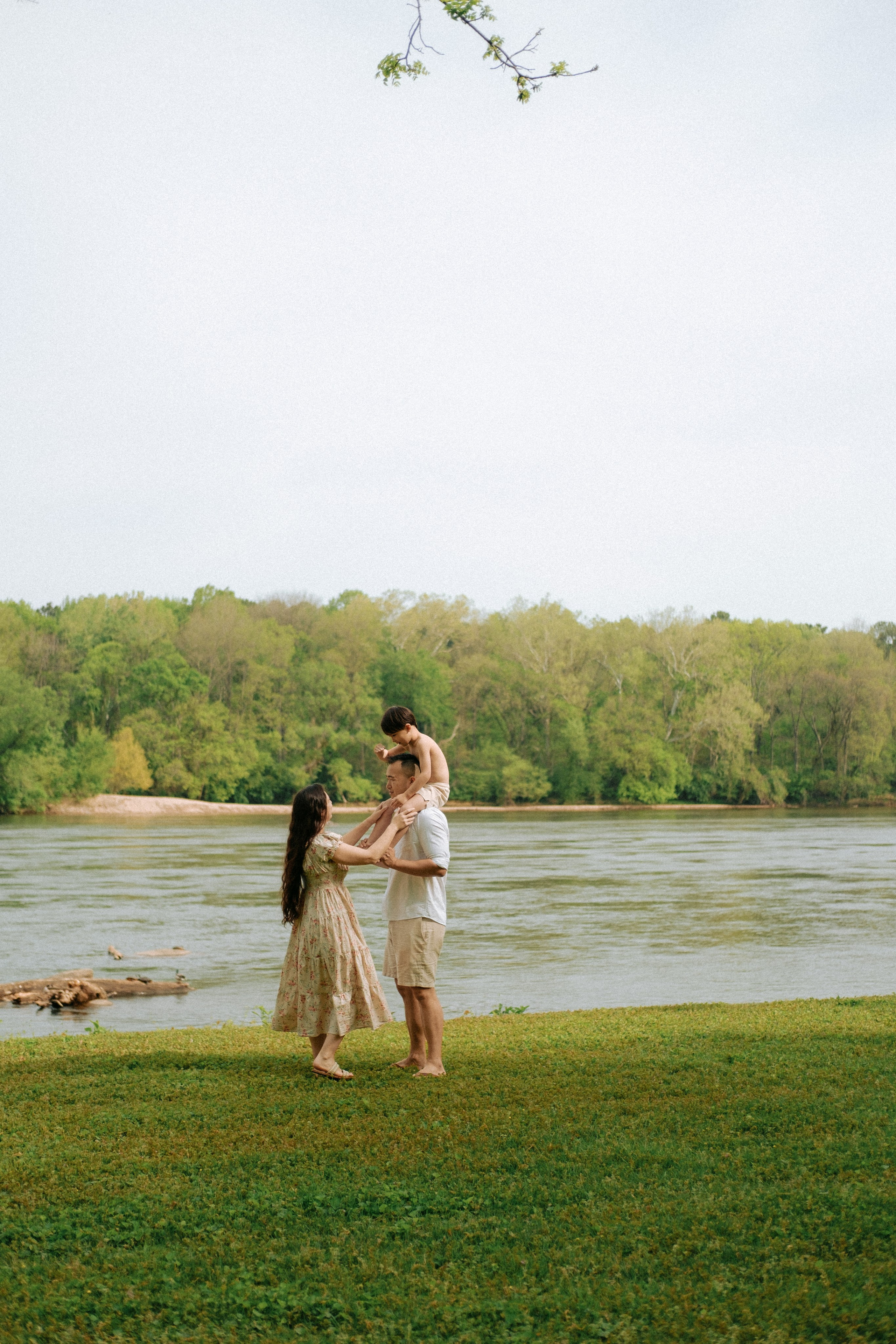 Cozy In-Home Family Photo Session in a Historic Richmond Victorian Home. Family Photographer Anna Dobrovolskaia | Richmond, VA