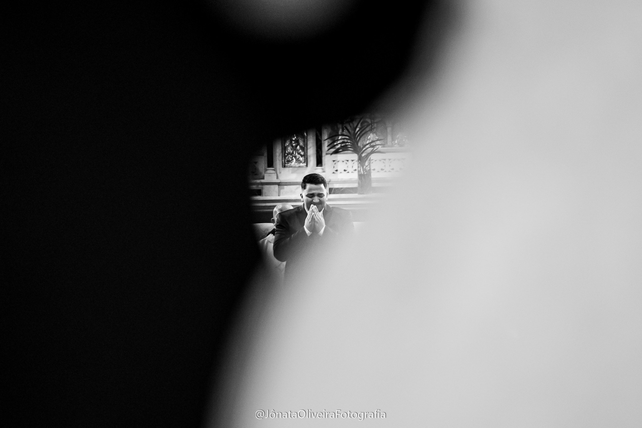 noivo vendo a noiva entrar