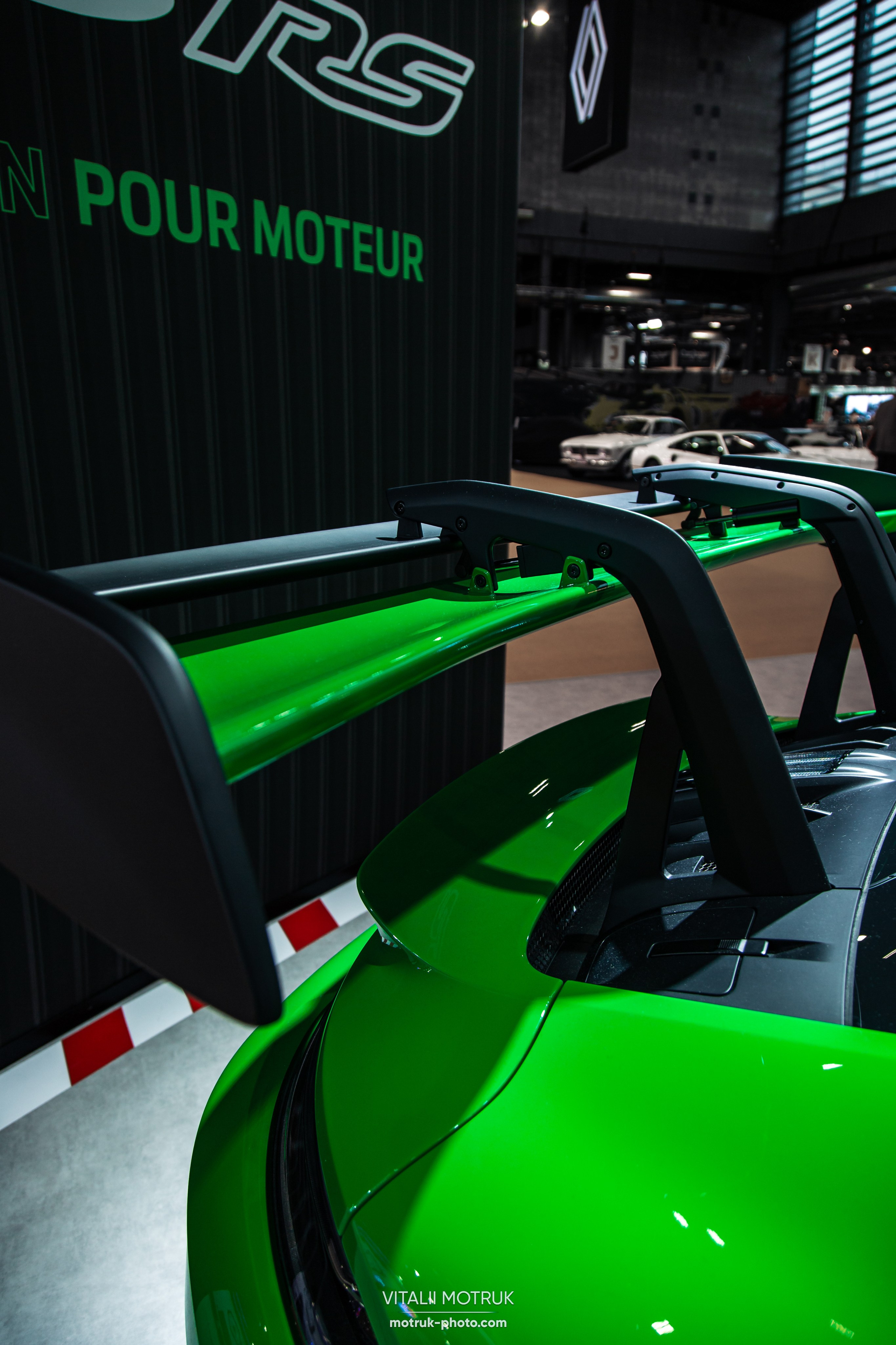 Retromobile 2023. Photographe de voitures à Paris — Vitalii Motruk