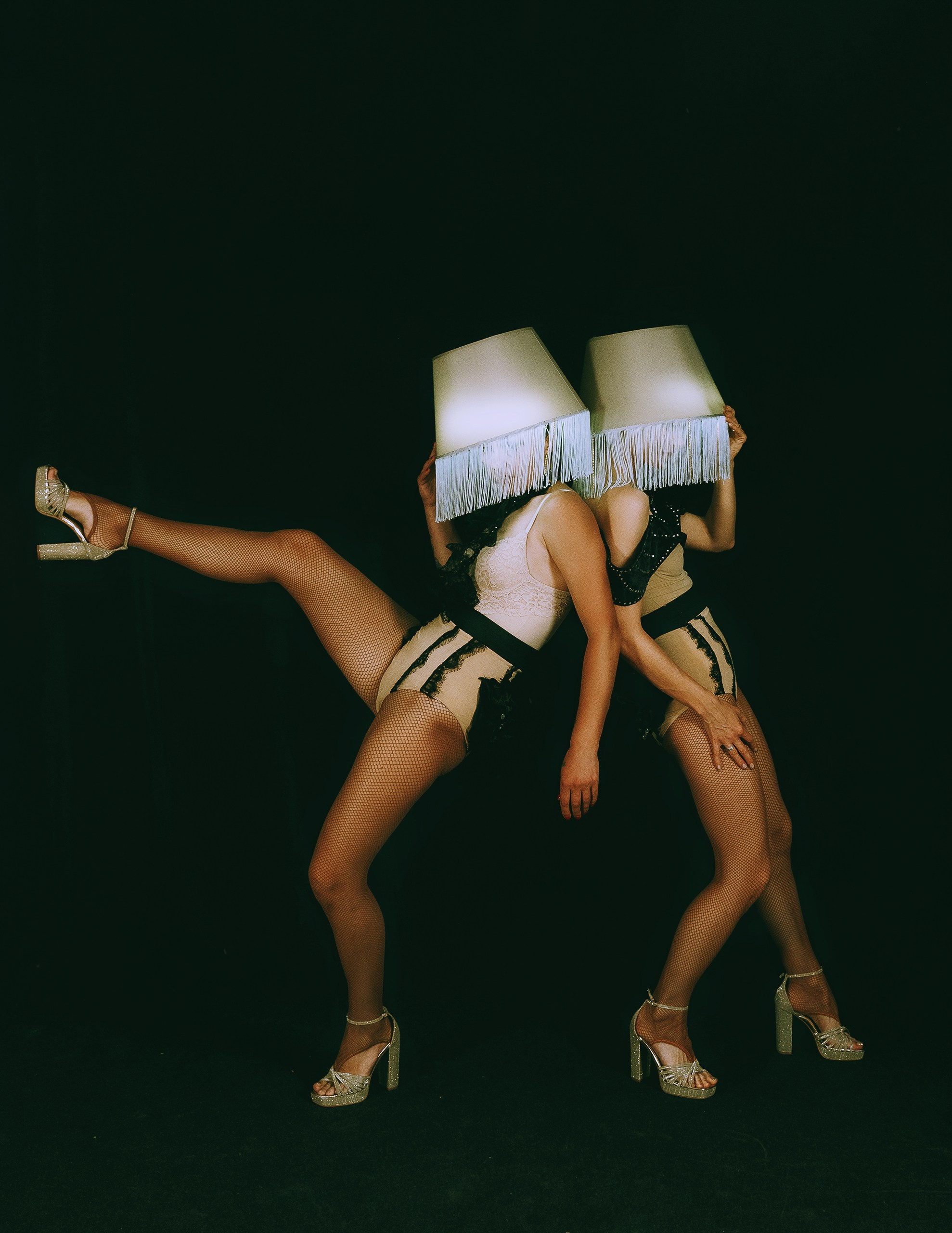 Креативная студийная фотосессия танцоров театра в Торревьехе, Аликанте — Фотограф Андрей Луковников